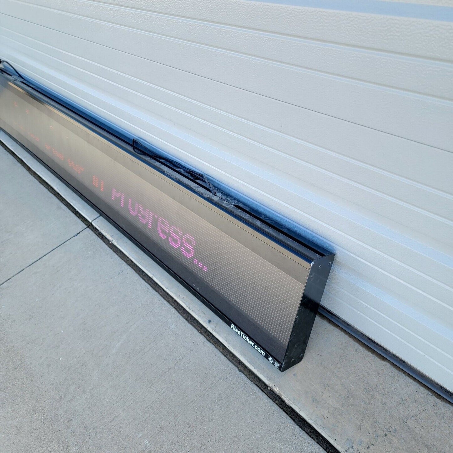 Daktronics KE-1020-24x320-8 Rise RGB Ticker Display Board 24 Rows, 320 Columns
