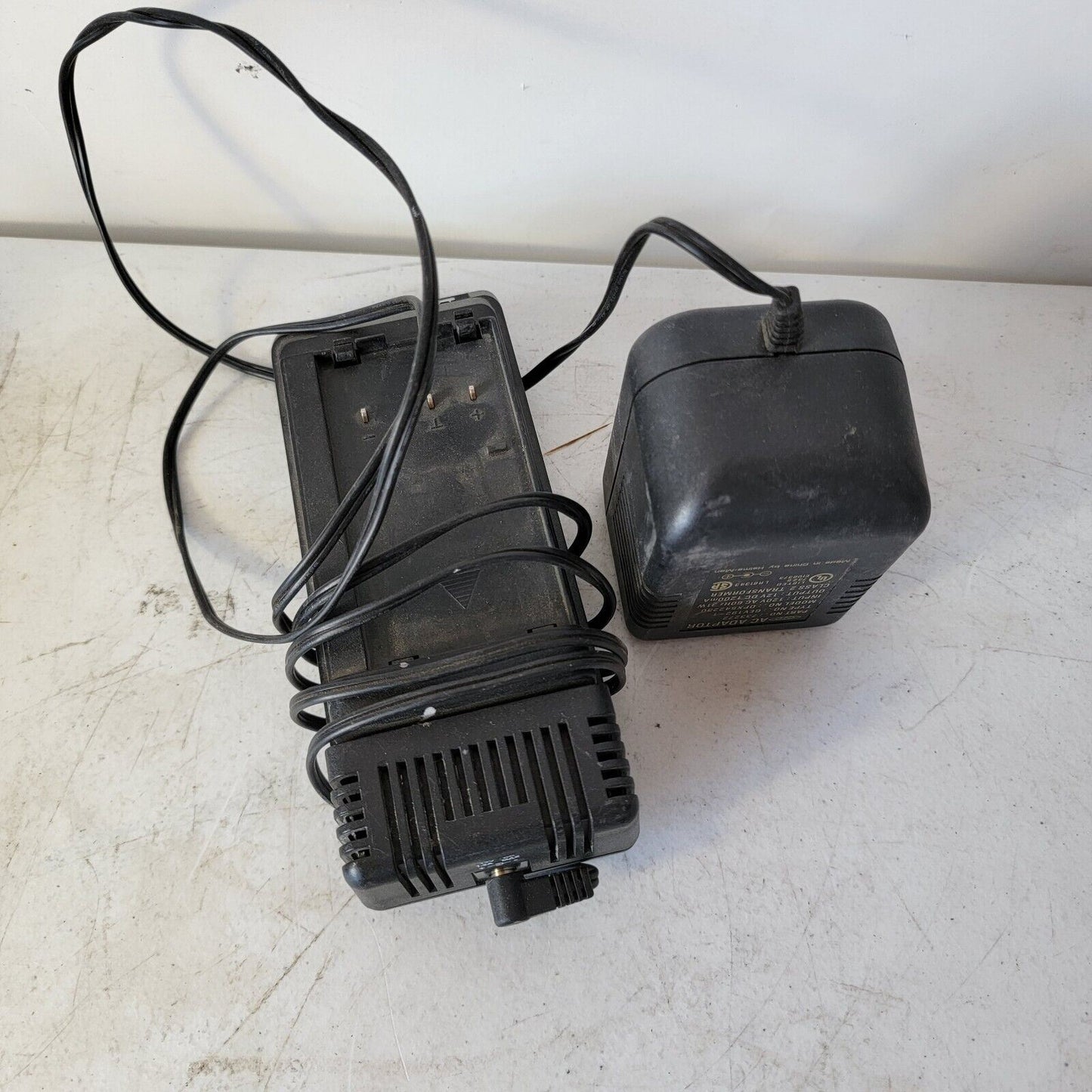 LEO LT208V GKL11 Intelligent Battery Charger