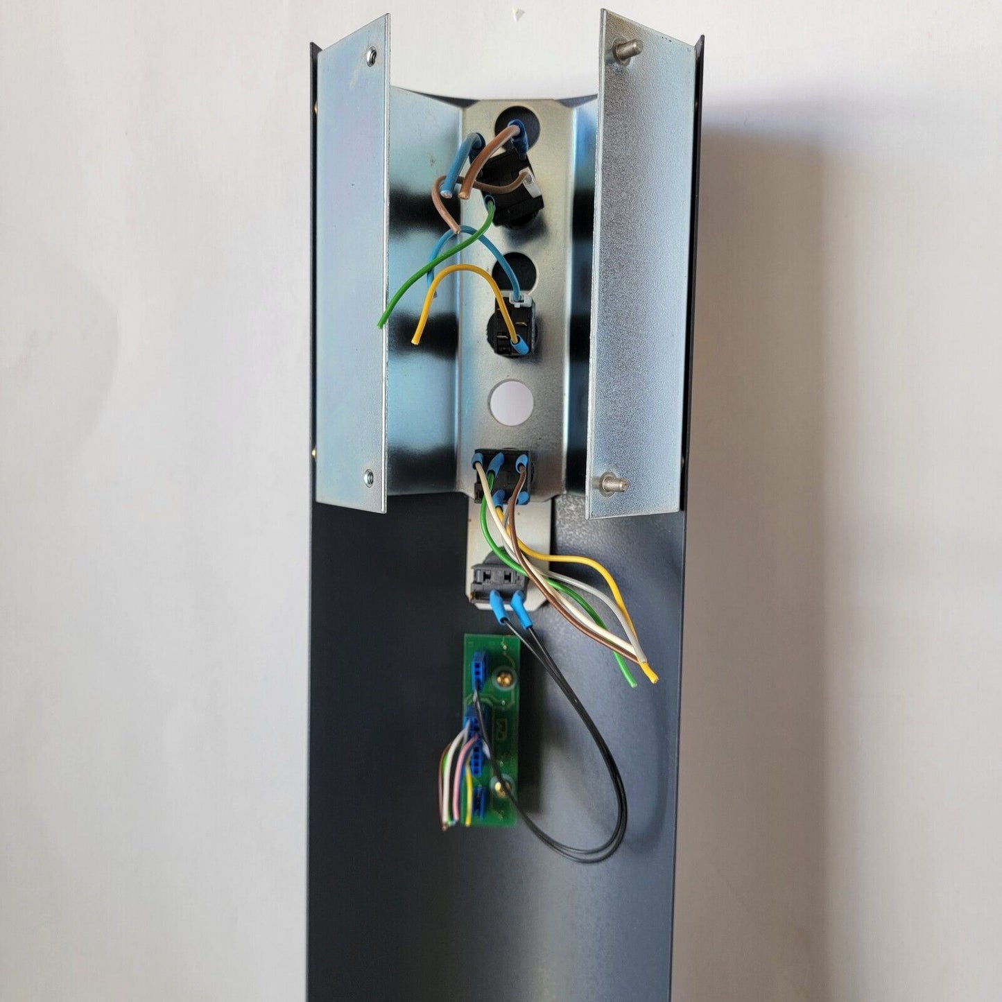 Bruker D8S Power Kill Switch and System Status LEDs D8-Discover XRD Base Corner