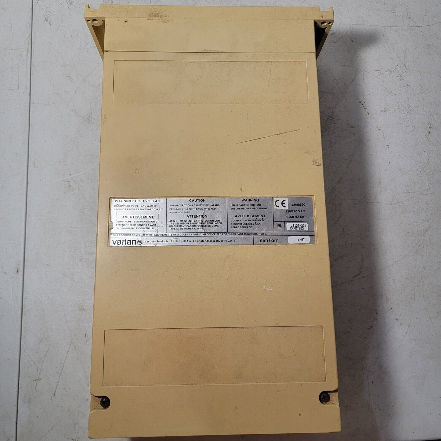 Varian LR88590 L9120-301 Multi-Gauge Vacuum Ion Gauge Controller senTorr