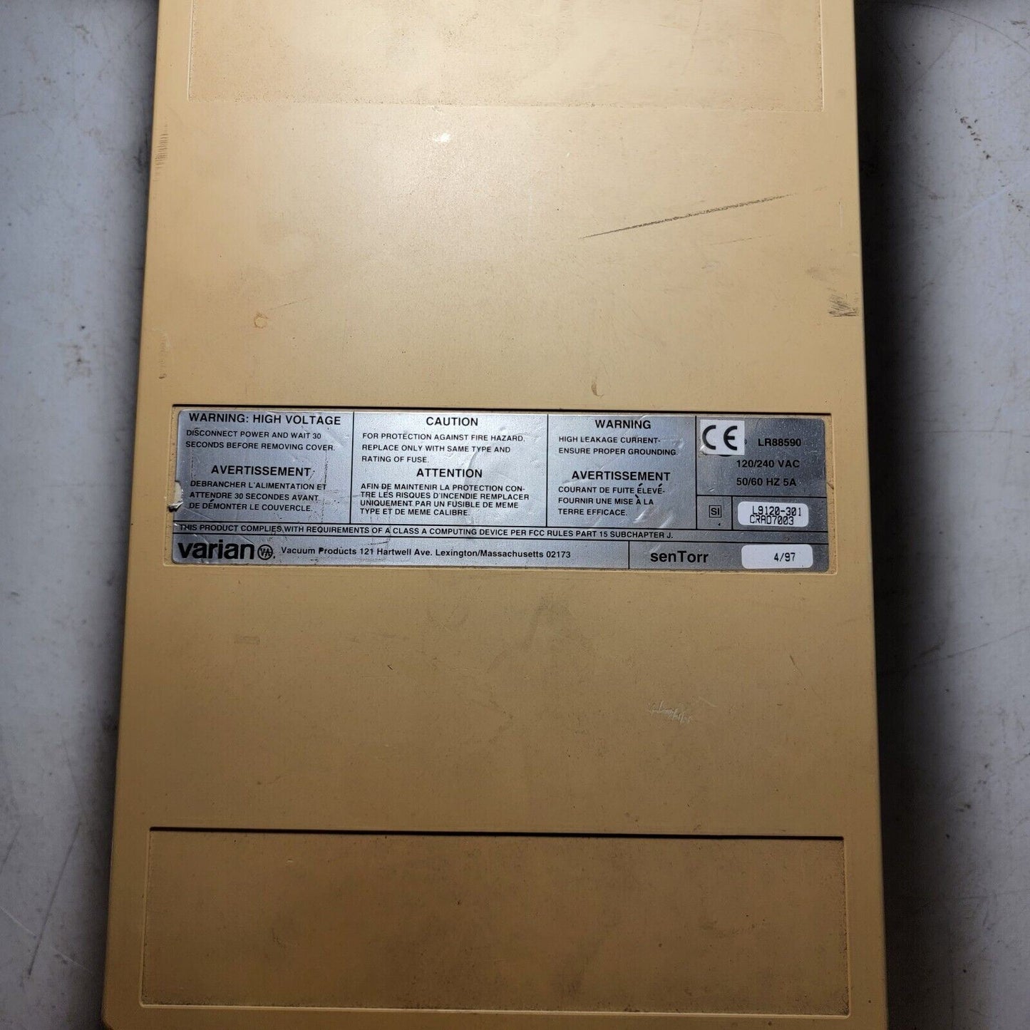 Varian LR88590 L9120-301 Multi-Gauge Vacuum Ion Gauge Controller senTorr