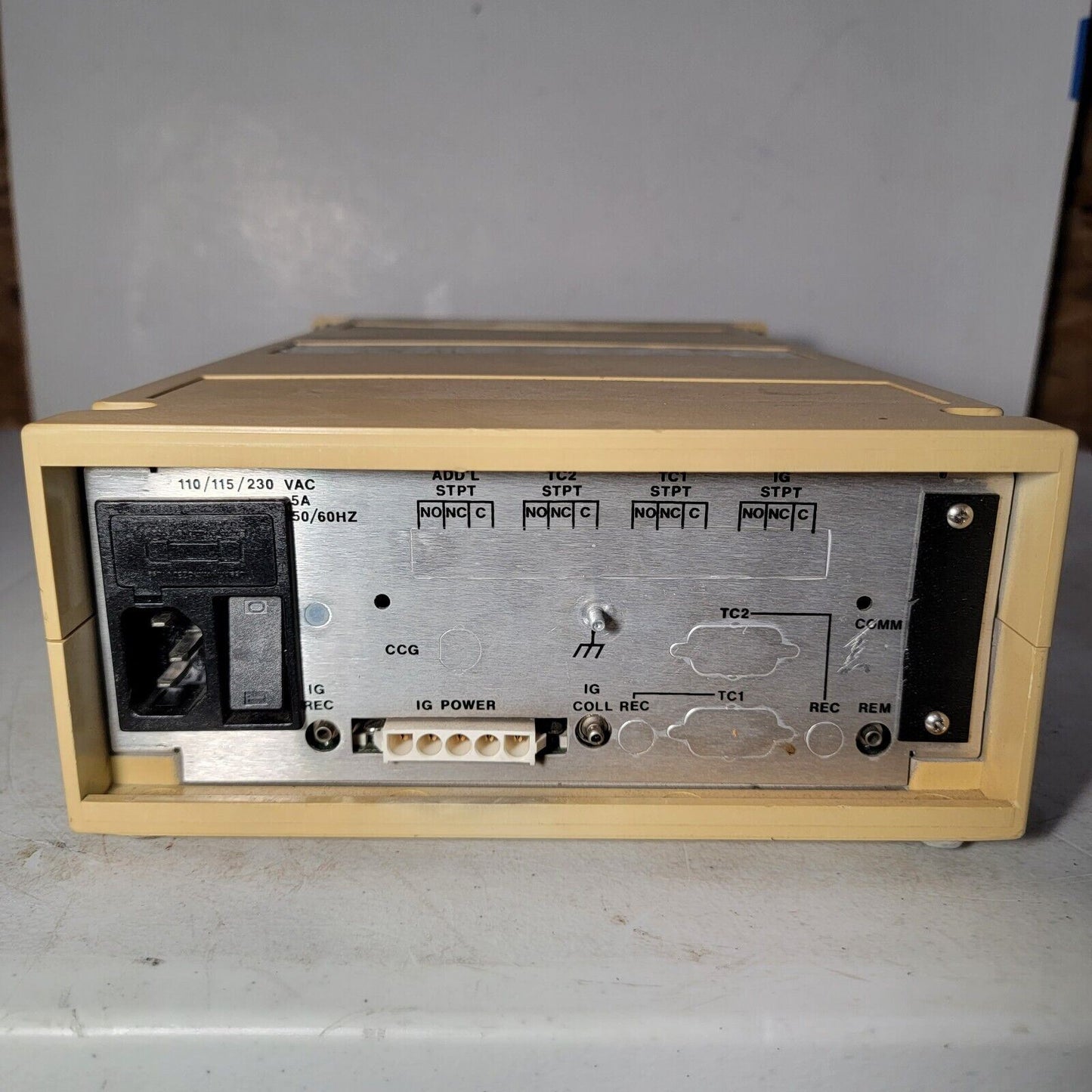 Varian LR88590 L9120-301 Multi-Gauge Vacuum Ion Gauge Controller senTorr