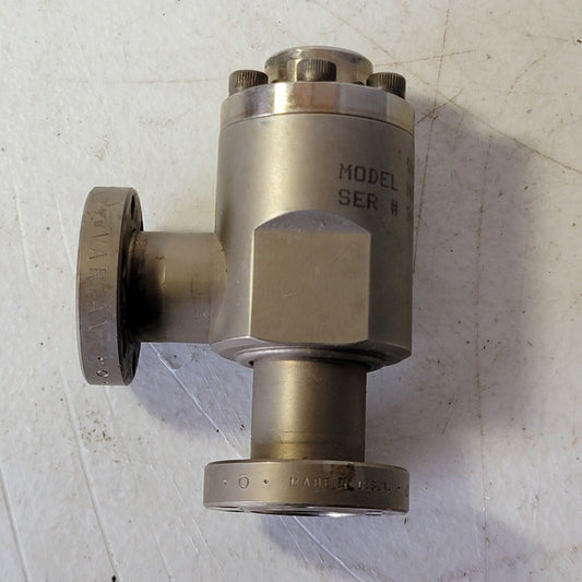 Varian 951-5014 1.33" CF DN16CF 90° Angle Manual Bellows Valve