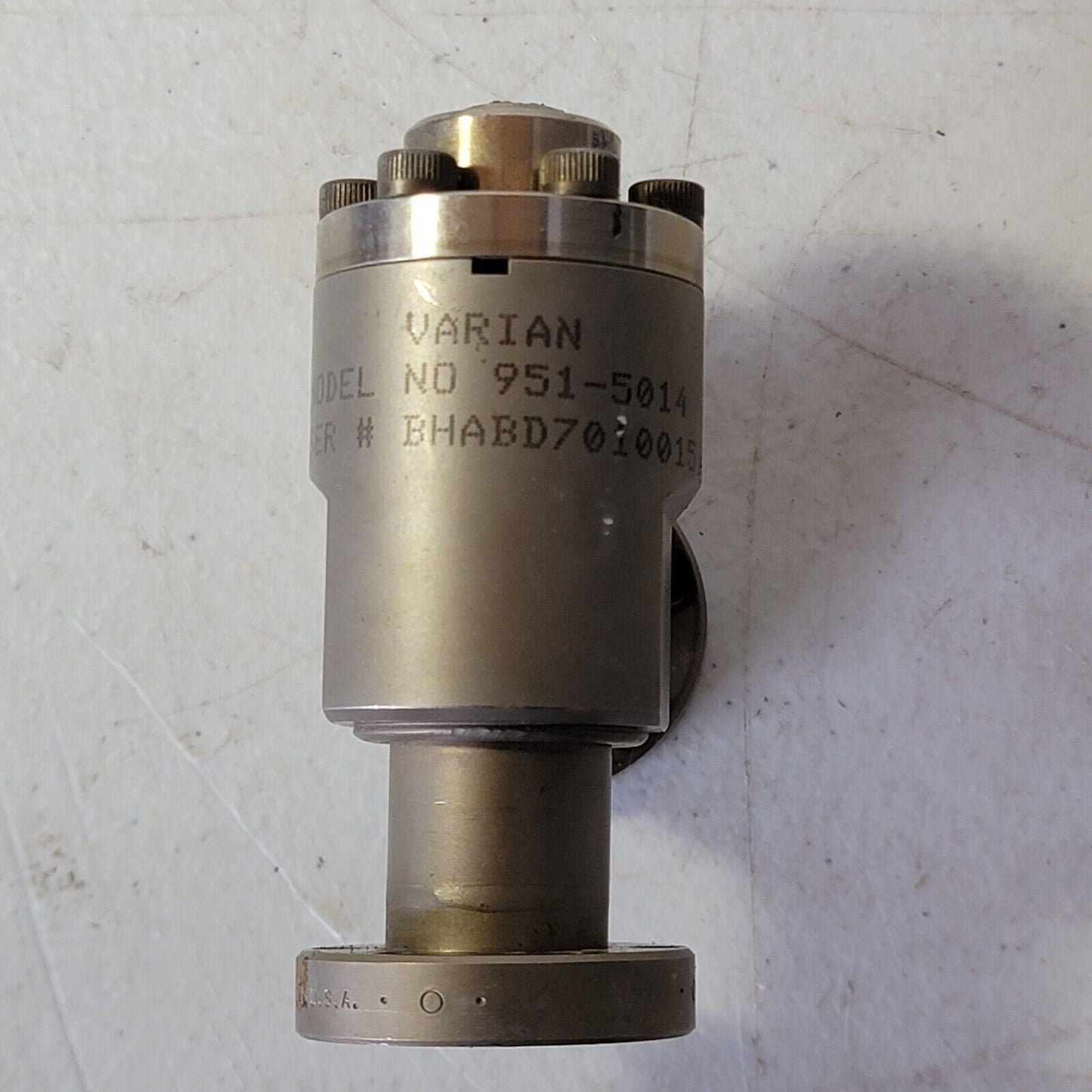 Varian 951-5014 1.33" CF DN16CF 90° Angle Manual Bellows Valve