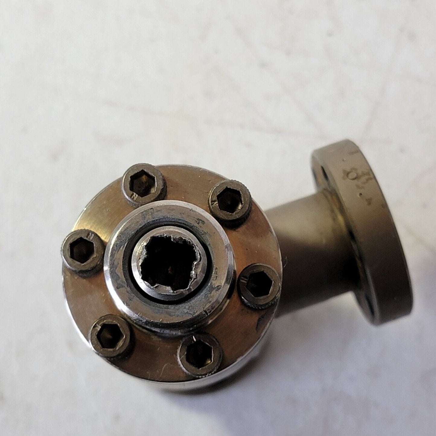 Varian 951-5014 1.33" CF DN16CF 90° Angle Manual Bellows Valve