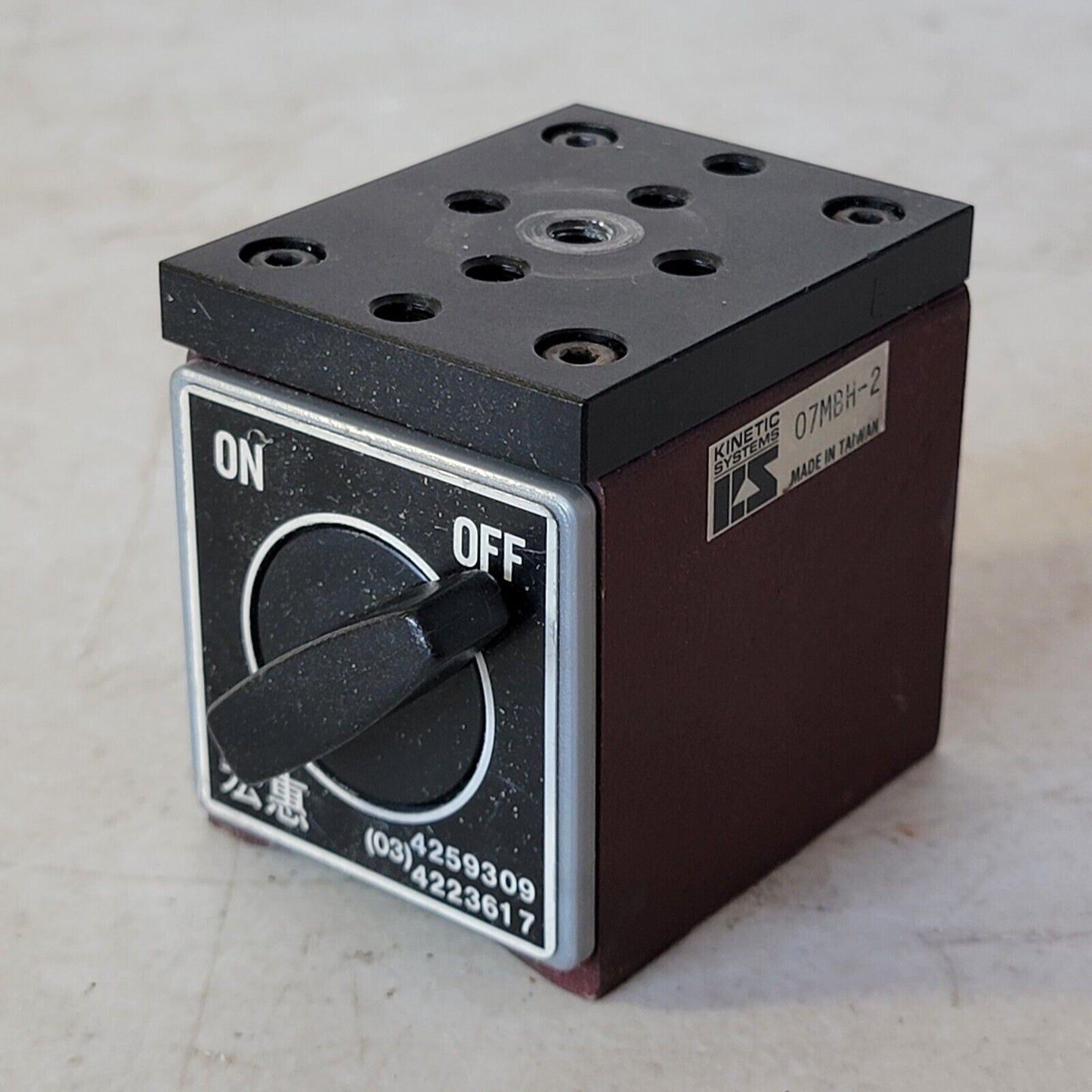 Kinetic Systems 07MBH-2 Selectively Magnetic Optical Holder