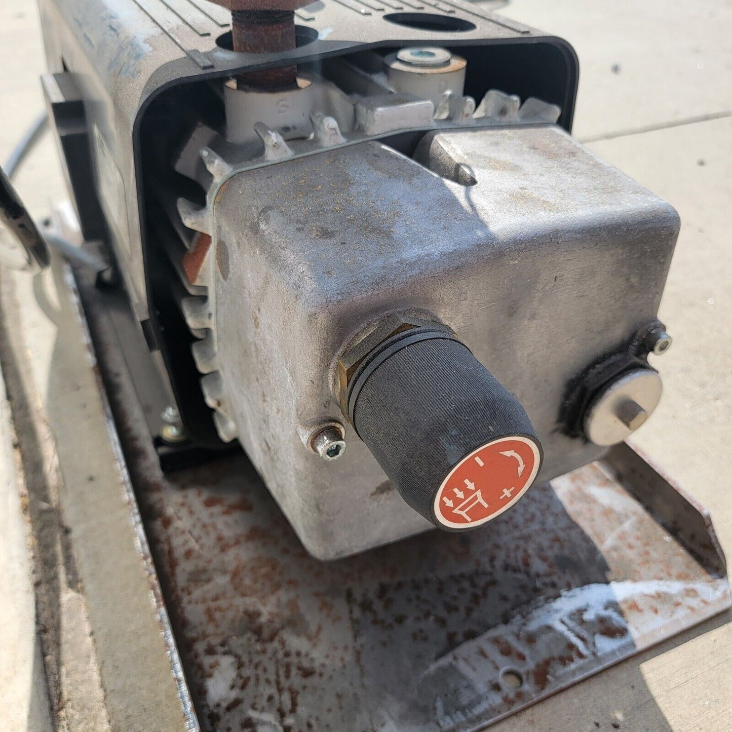 BUSCH Rotaty Vane Vacuum Pump SV 1040 C 000, 120 mBar Absolute Pressure