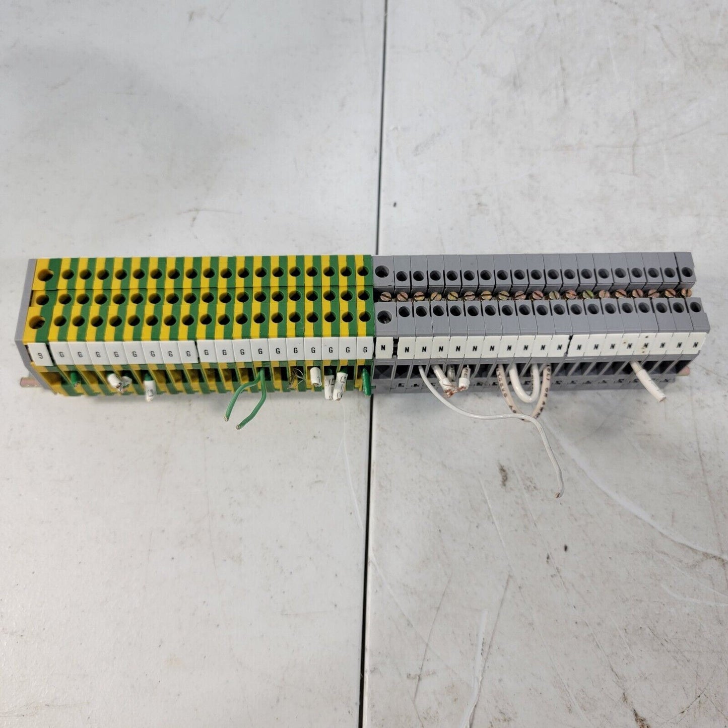 Entrelec M4/6_5116 Gray Grey Wire Terminal M4/65116 M465116 Lot of 35 w/ Rail