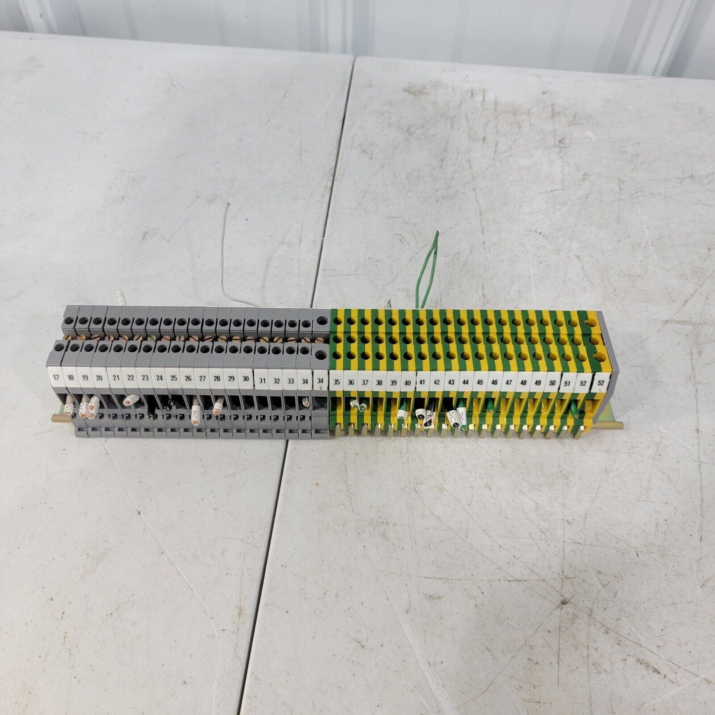 Entrelec M4/6_5116 Gray Grey Wire Terminal M4/65116 M465116 Lot of 35 w/ Rail