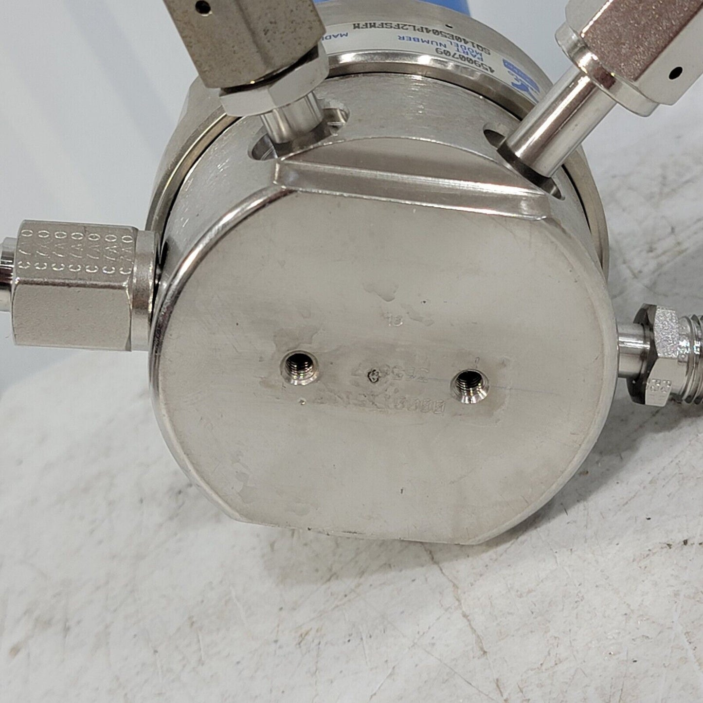 Veriflo Pressure Regulator 1/4" VCR 45900709 SQ140E504PL2FSFMFM w/ Milli Gauges