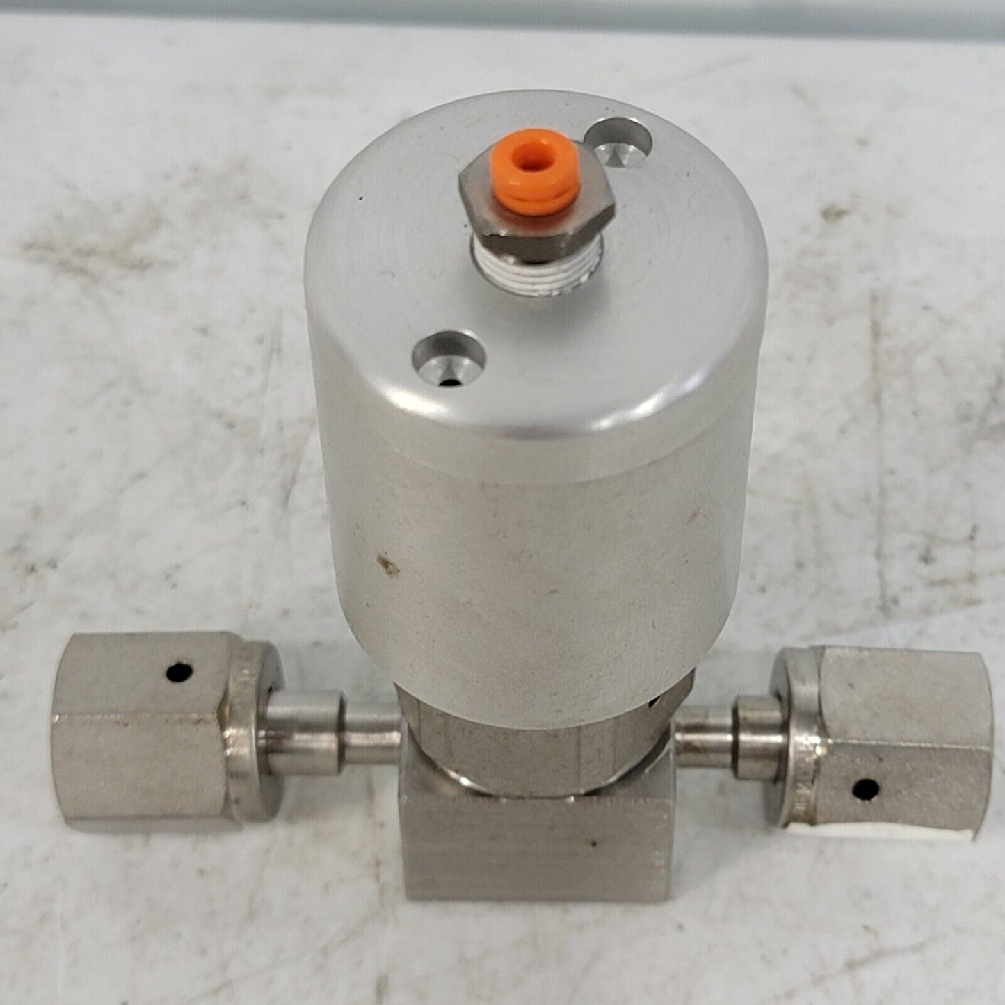 Swagelok 6LVV-DPFR4-P-C Pneumatic Diaphragm Valve 316L VIM-VAR 1/4" Female VCR