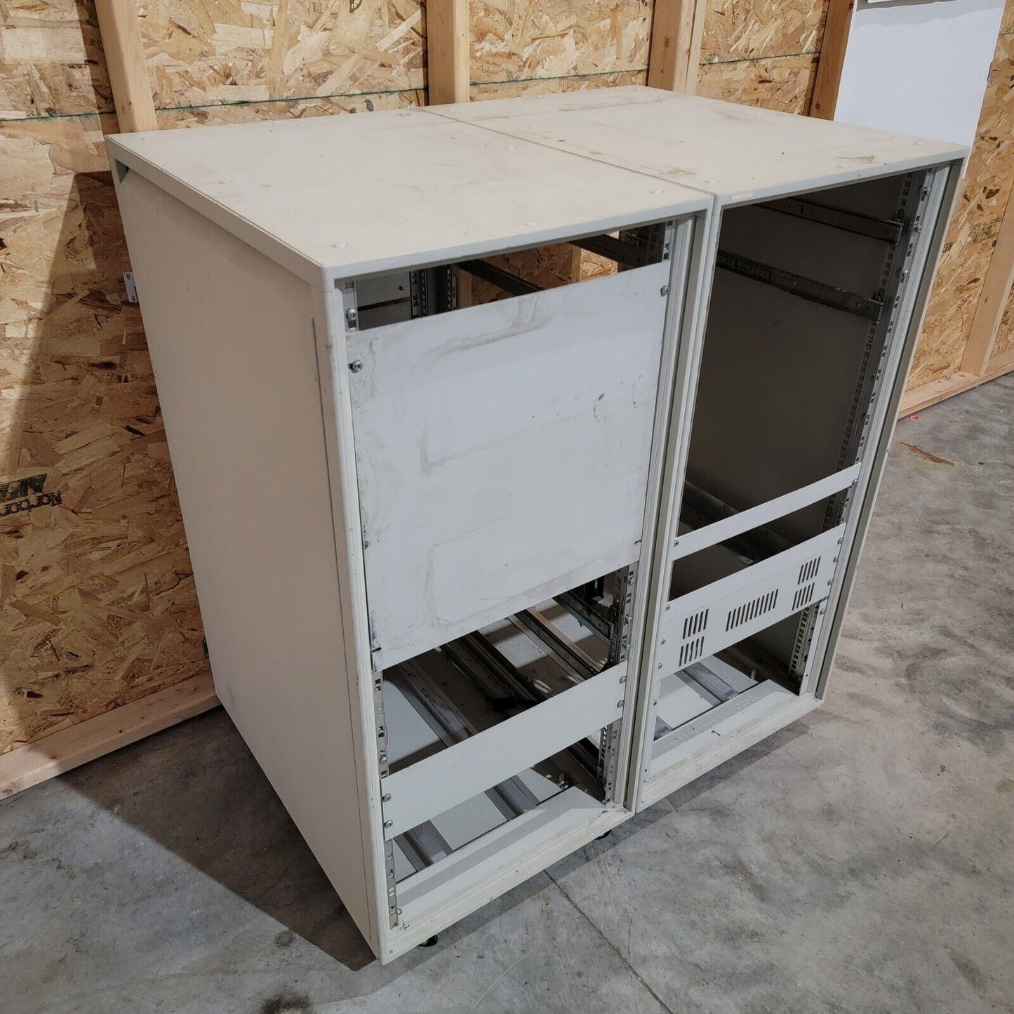 Double-Wide 25U Aluminum Equipment Rack 19" w/ Some Hardware