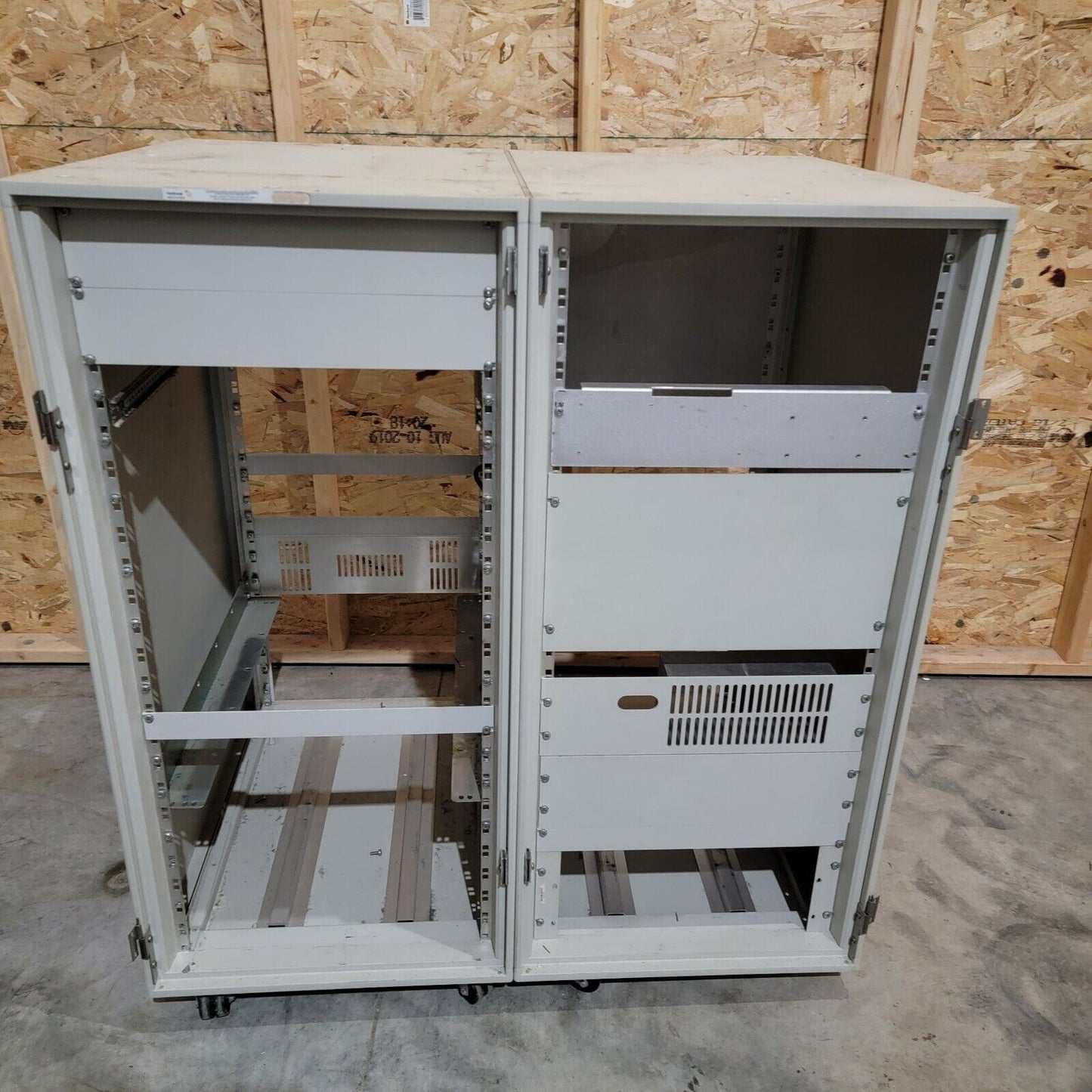 Double-Wide 25U Aluminum Equipment Rack 19" w/ Some Hardware
