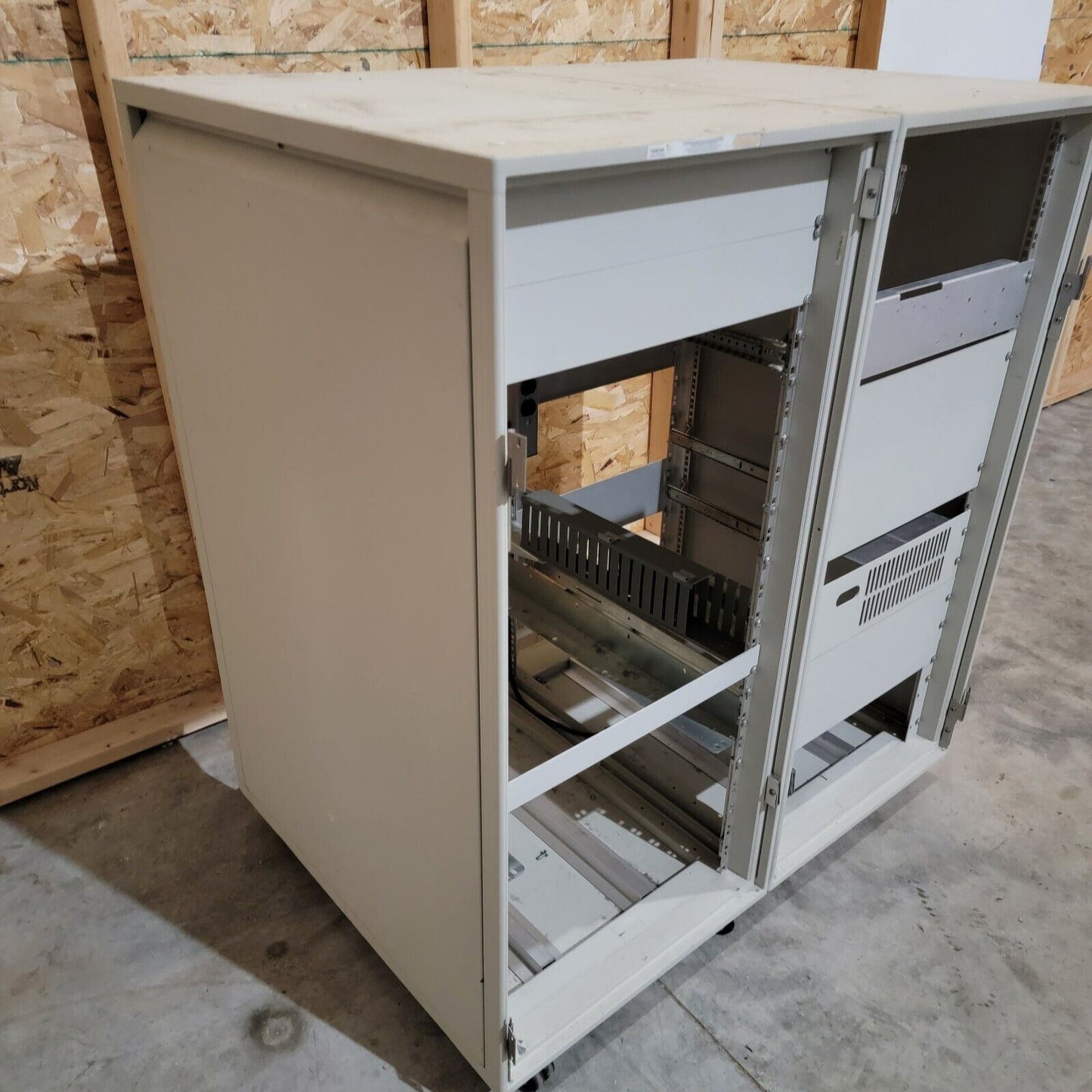 Double-Wide 25U Aluminum Equipment Rack 19" w/ Some Hardware