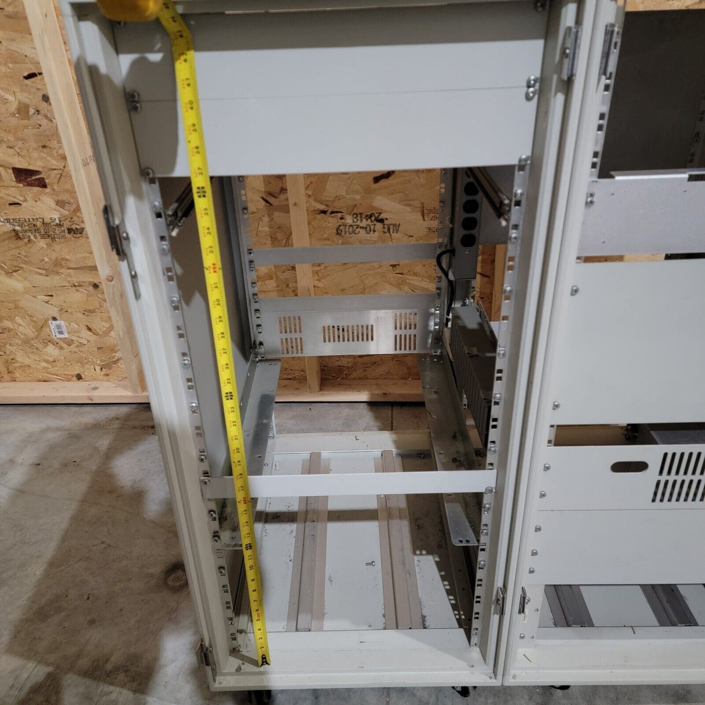 Double-Wide 25U Aluminum Equipment Rack 19" w/ Some Hardware