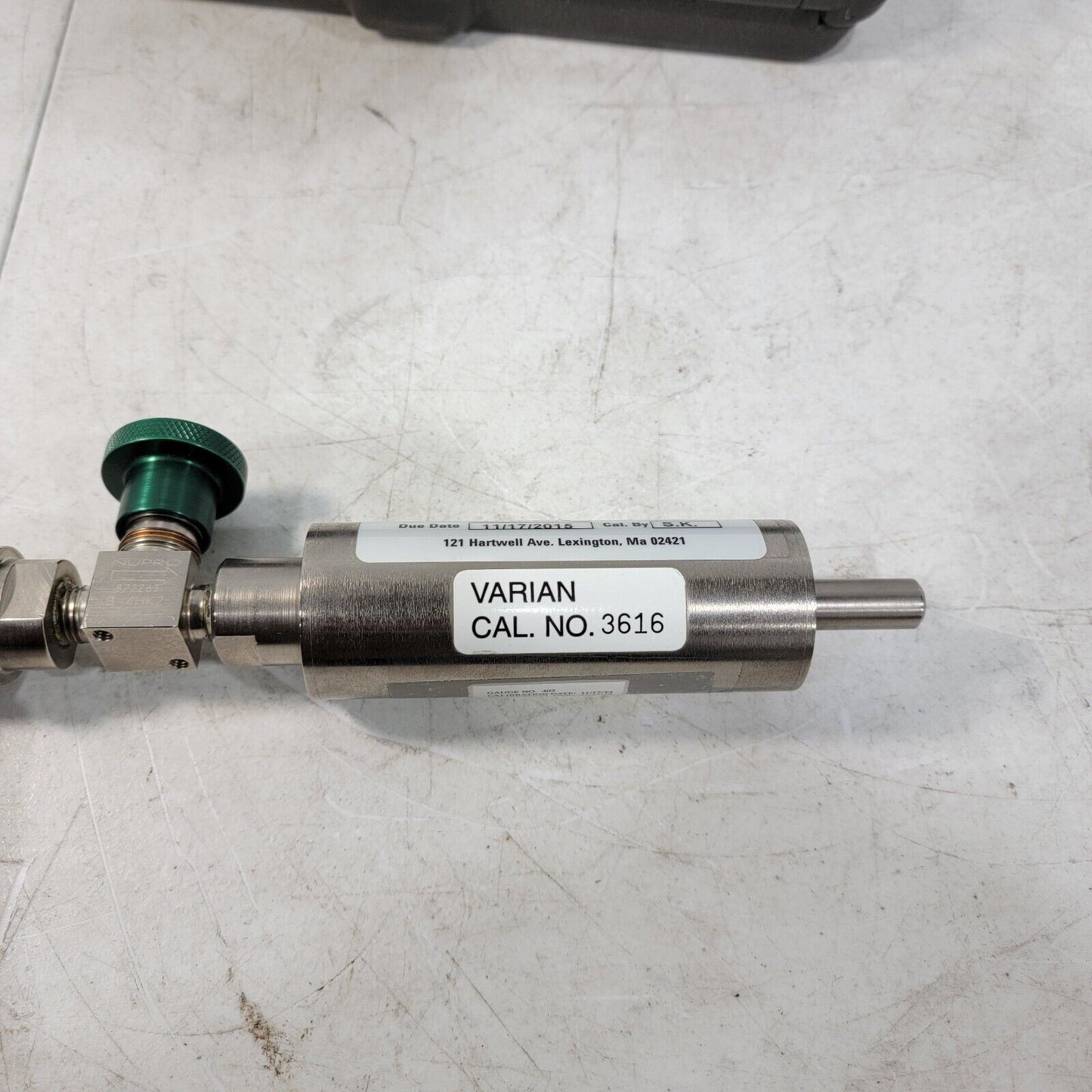 Agilent Technologies F8473302 Helium Calibrated Leak 4.8E-08 Rate w/ Carry Case