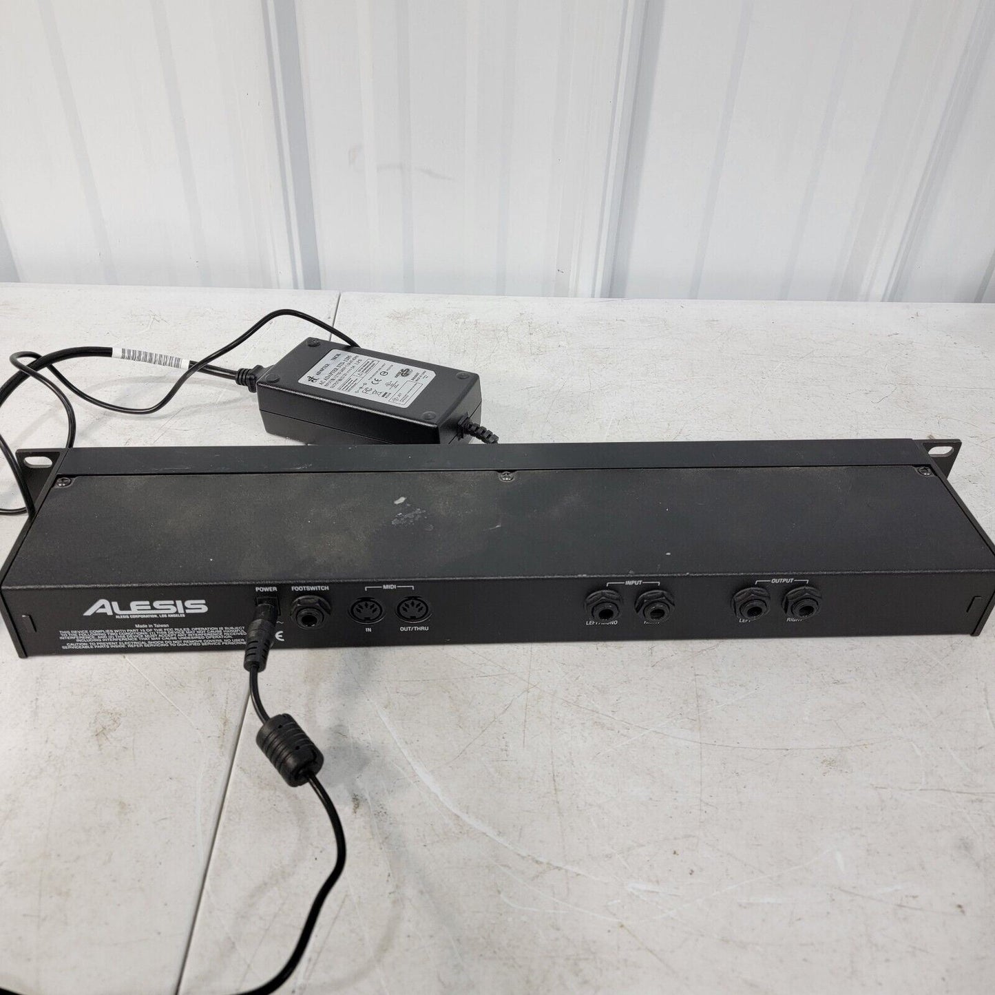 Alesis MicroVerb 4 (18-Bit) Guitar Rack Effects Processor & Power Supply