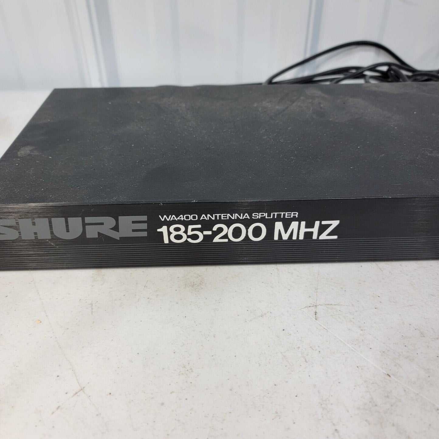 Shure WA400 Antenna Splitter w/ Connecting Cables 169-216MHz