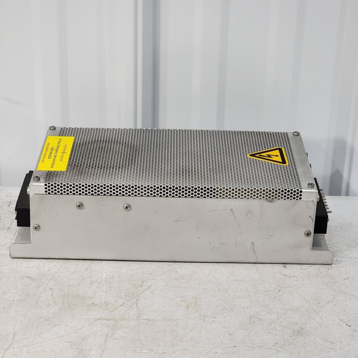 Pfeiffer D-35614 Asslar Vacuum TCP120A Pump Controller PM C01 471 AA