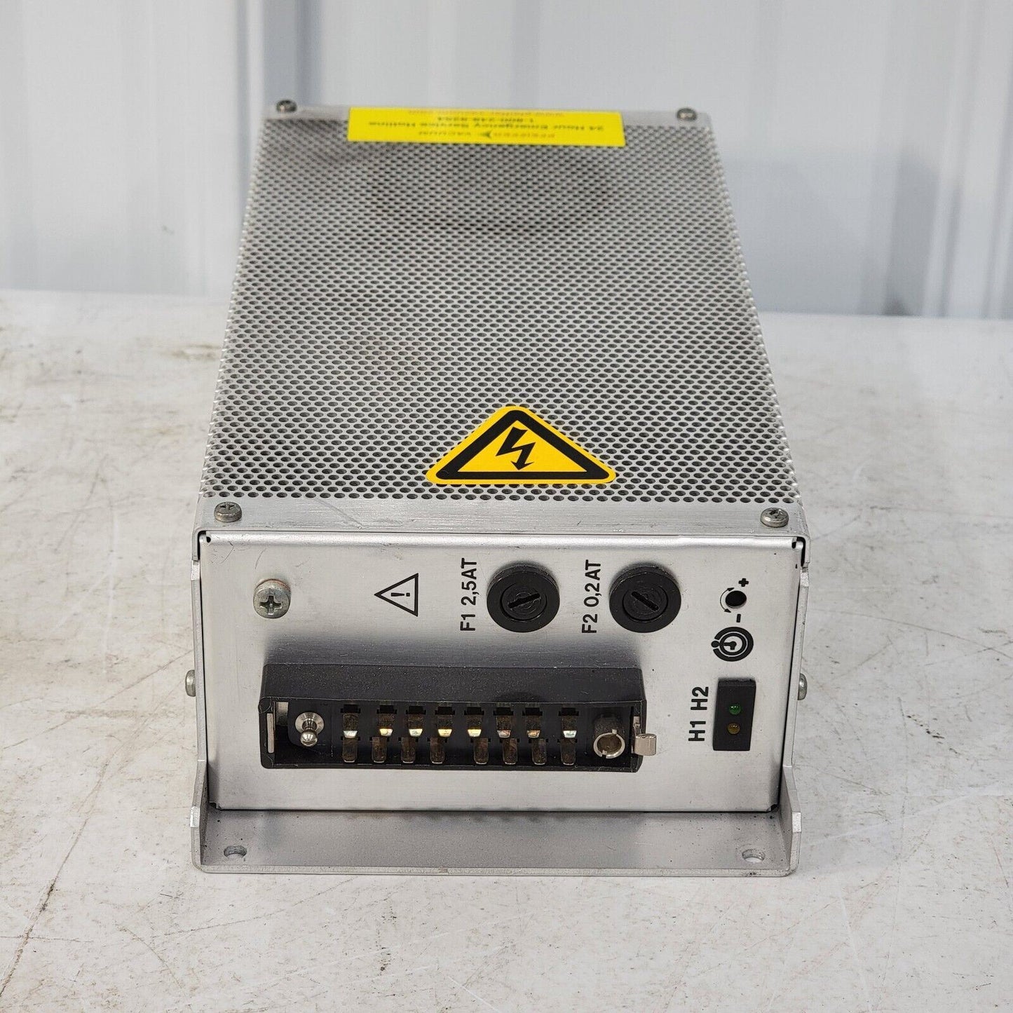 Pfeiffer D-35614 Asslar Vacuum TCP120A Pump Controller PM C01 471 AA