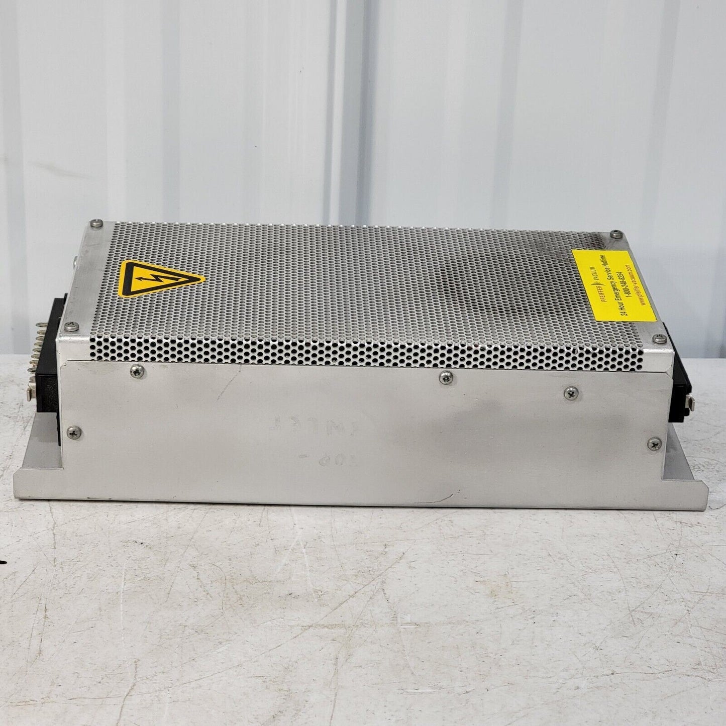 Pfeiffer D-35614 Asslar Vacuum TCP120A Pump Controller PM C01 471 AA