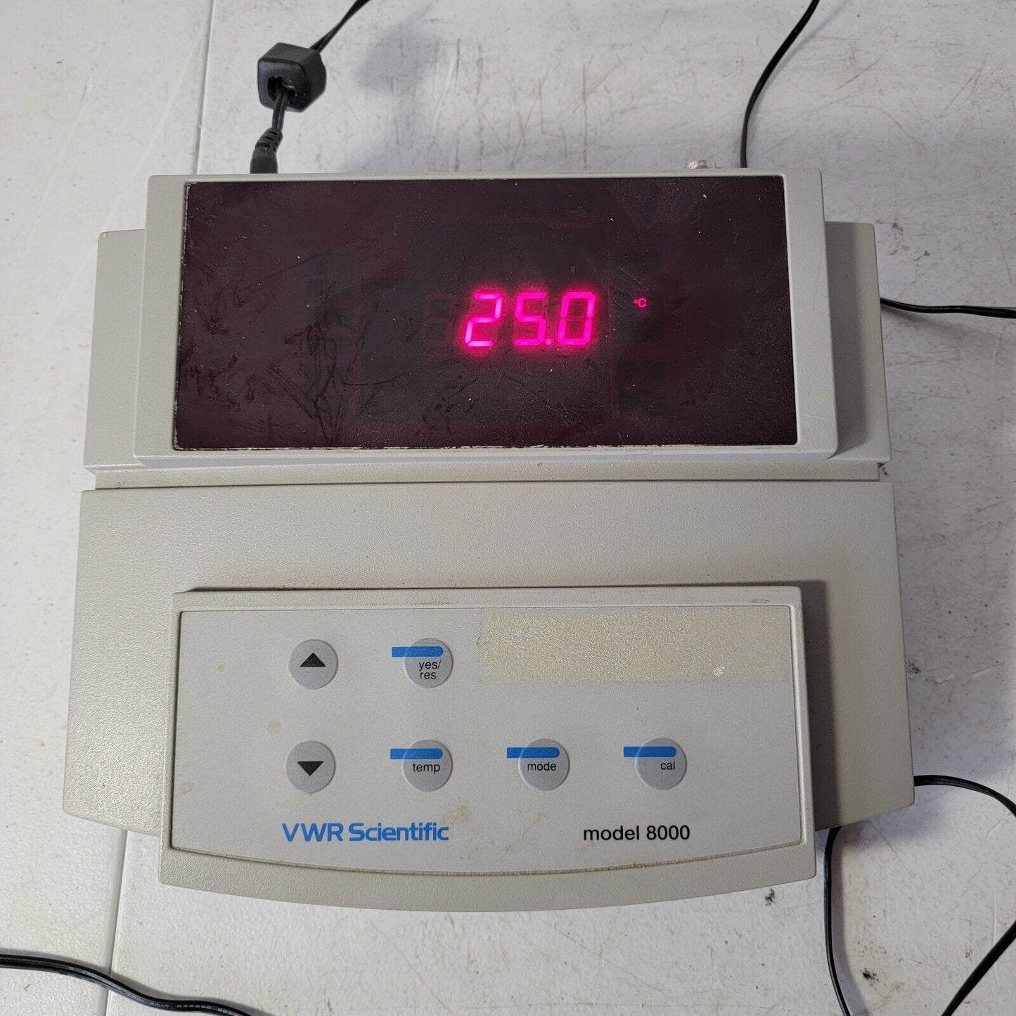 VWR Model 8000 pH Meter and Thermometer