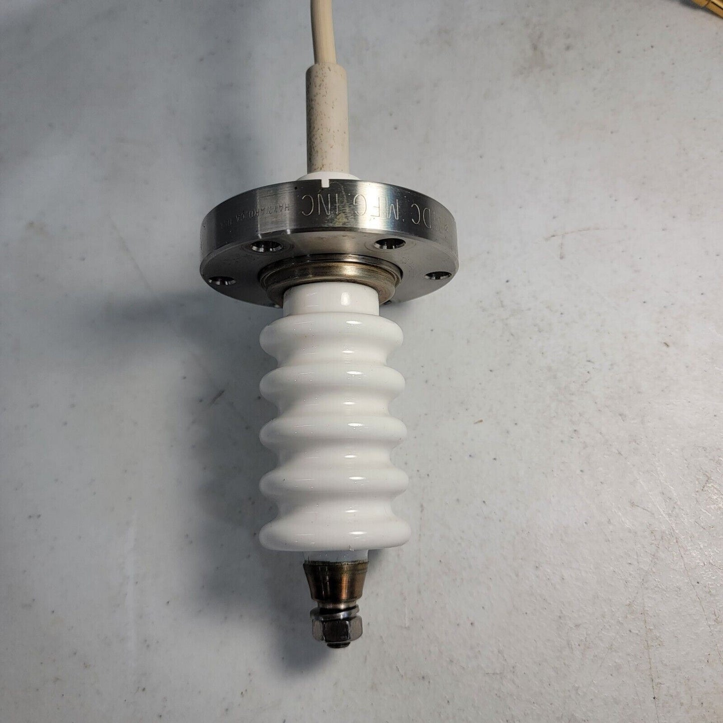MDC DN35CF-DN40CF 2.75" Conflat High Vacuum 40kV Kilovolt Electrical Feedthrough
