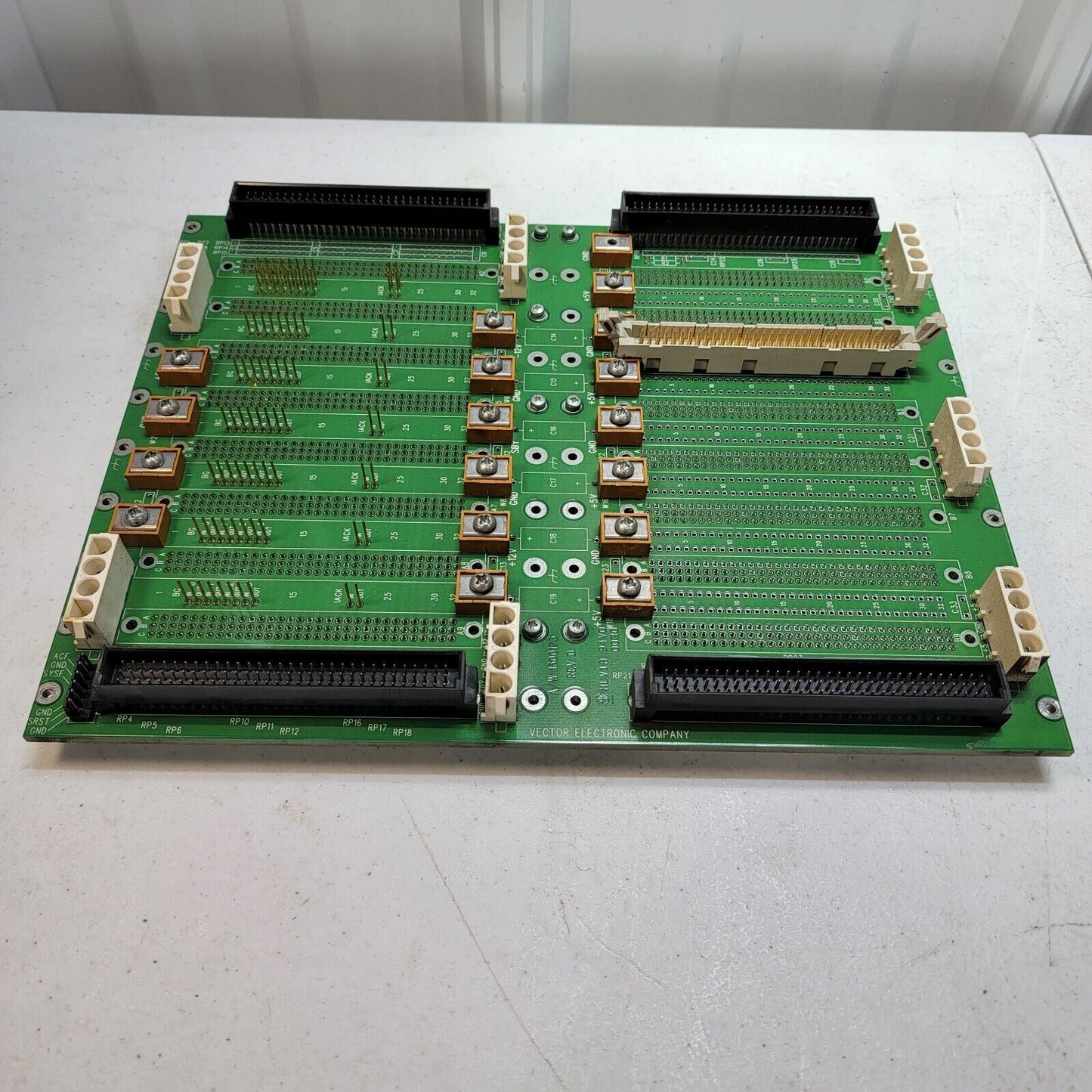 Vector Electronic Company Backplane 1300173 Power Board MLV1A 94V VMEBP10PMLC