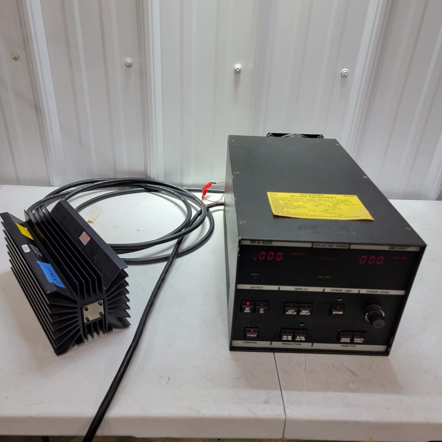 Advanced Energy AE RFX-600 RF Power Generator P/N 5002-007 A 13.56 MHz 600 Watts