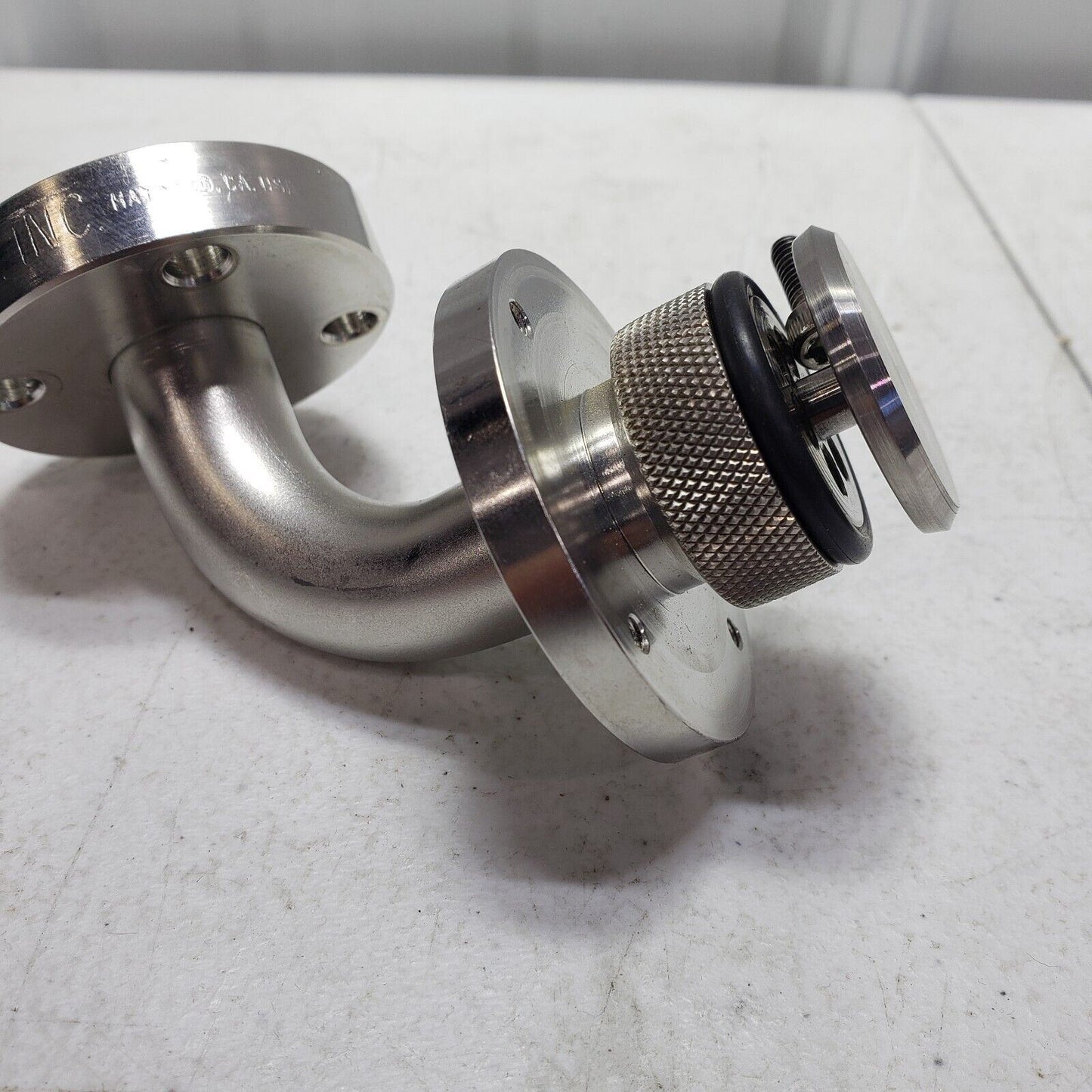 MDC DN25CF Conflat 2.125" 90⁰ Elbow with Overpressure Valve High Vacuum