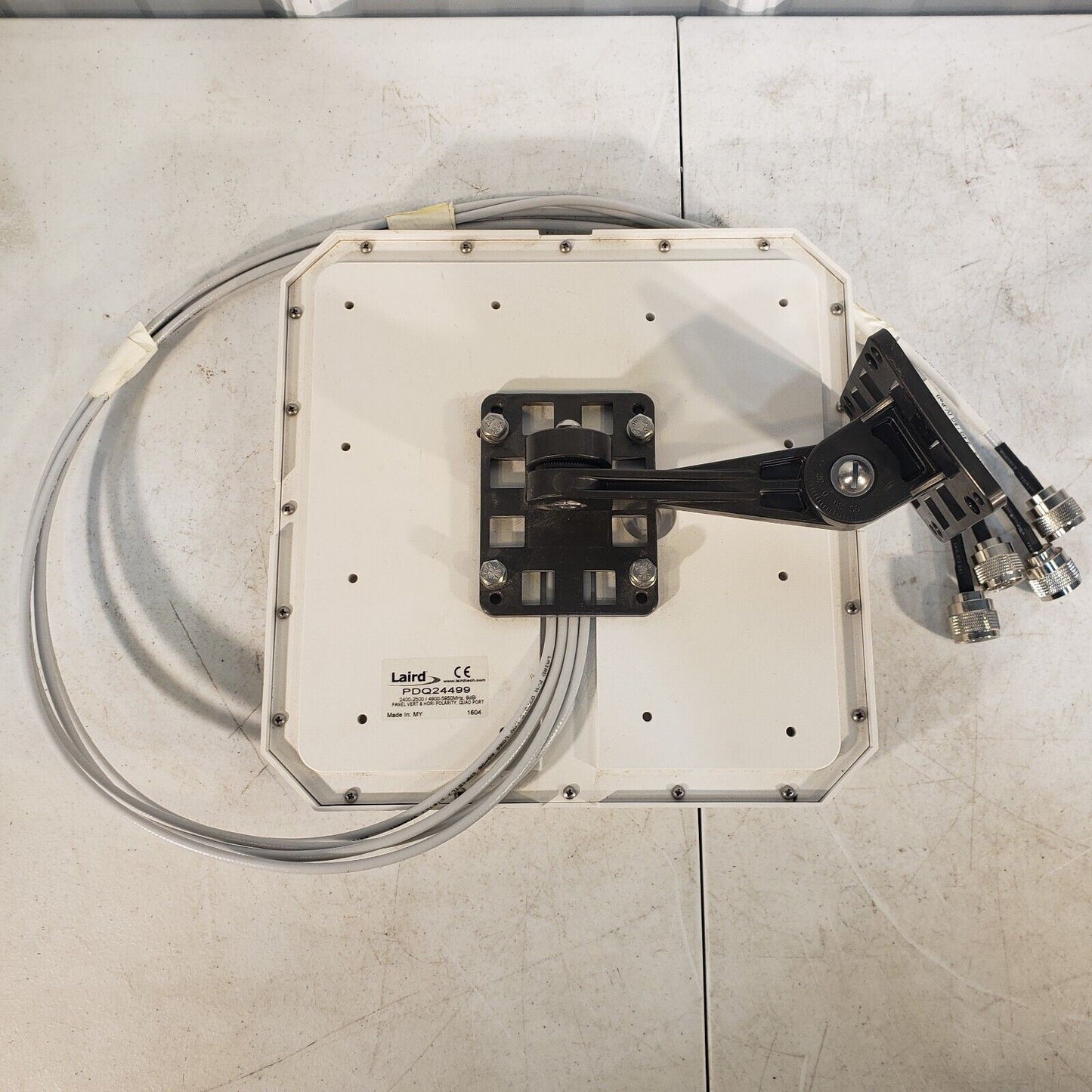 Laird PDQ24499 Dual Band Directional Antenna 4x N-Type Quad Port 2.4 GHz 5GHz
