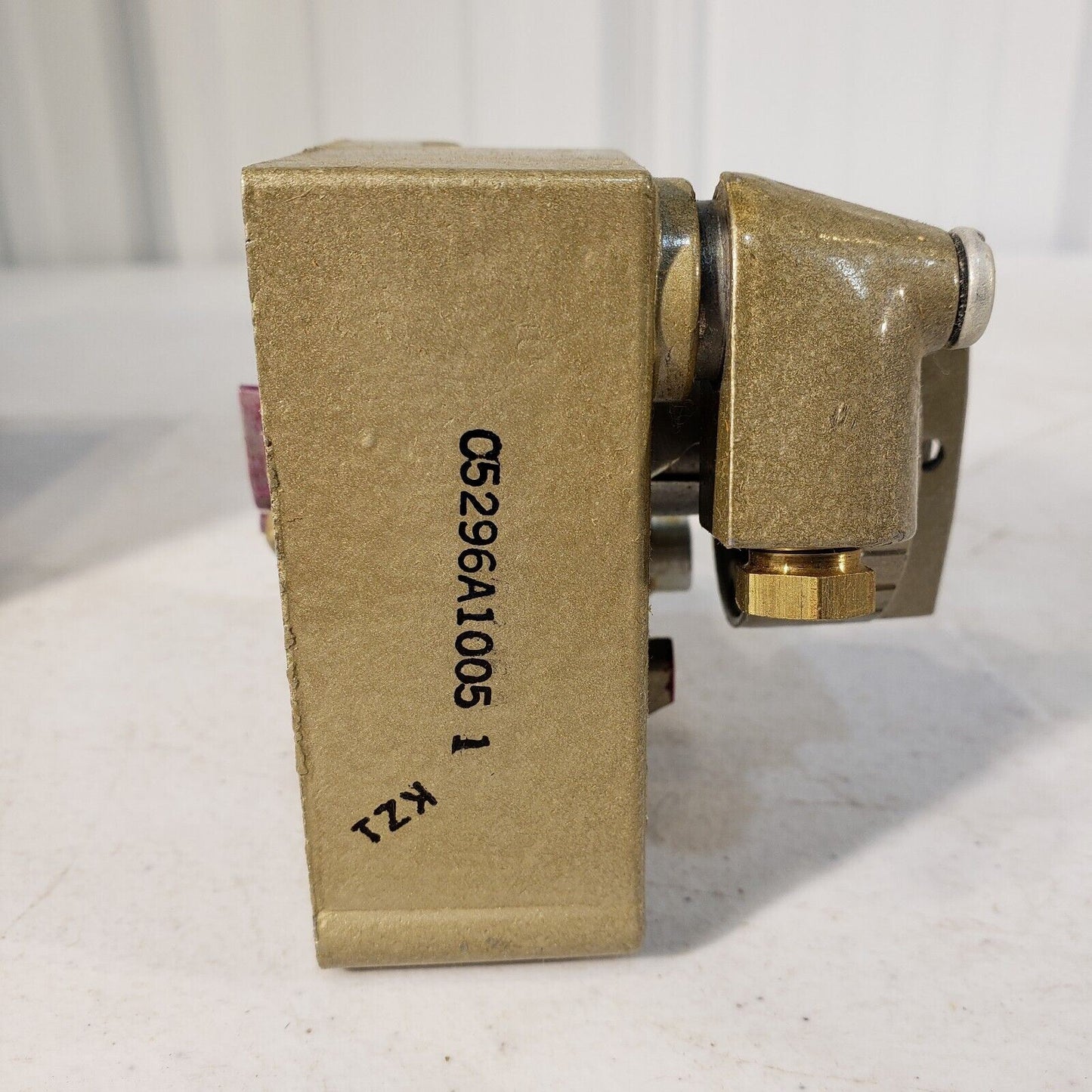 Honeywell C5296A 1005 30MV Pilotstat Gas Cock