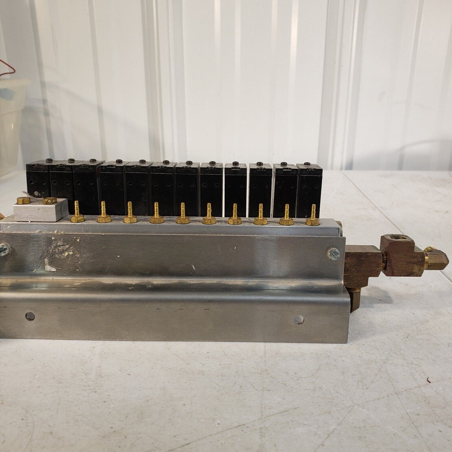 Humphrey P7054-1-2 Pneumatic Valve Manifold and Solenoid from Leco FP-528