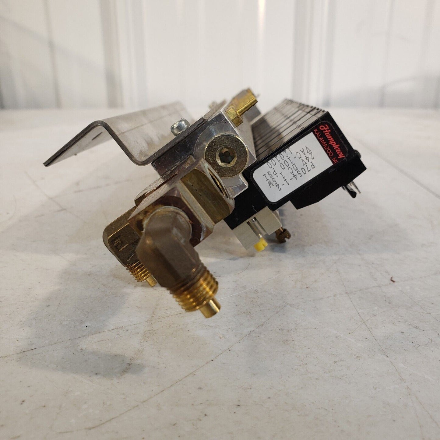 Humphrey P7054-1-2 Pneumatic Valve Manifold and Solenoid from Leco FP-528