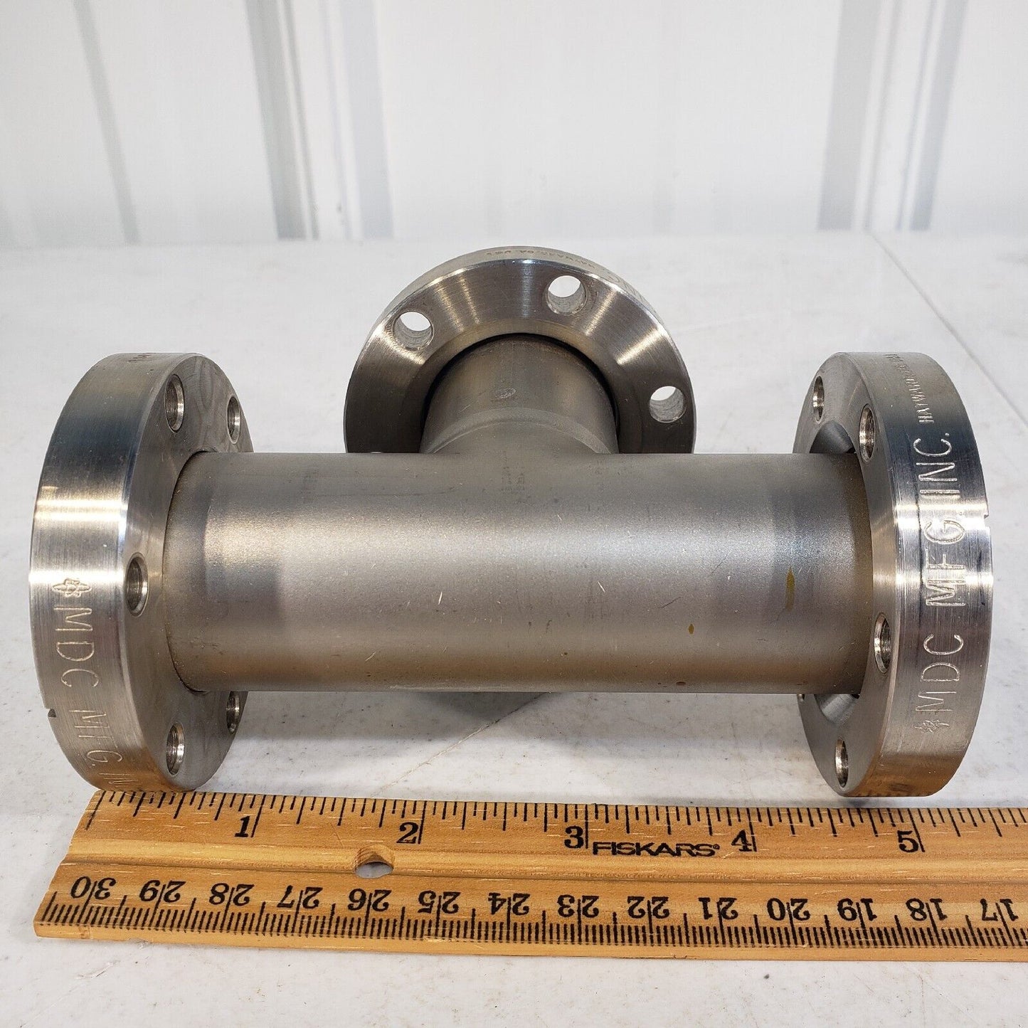 MDC MFG. 2.75" DN35CF Tee With Two Rotatable Flanges High Vacuum