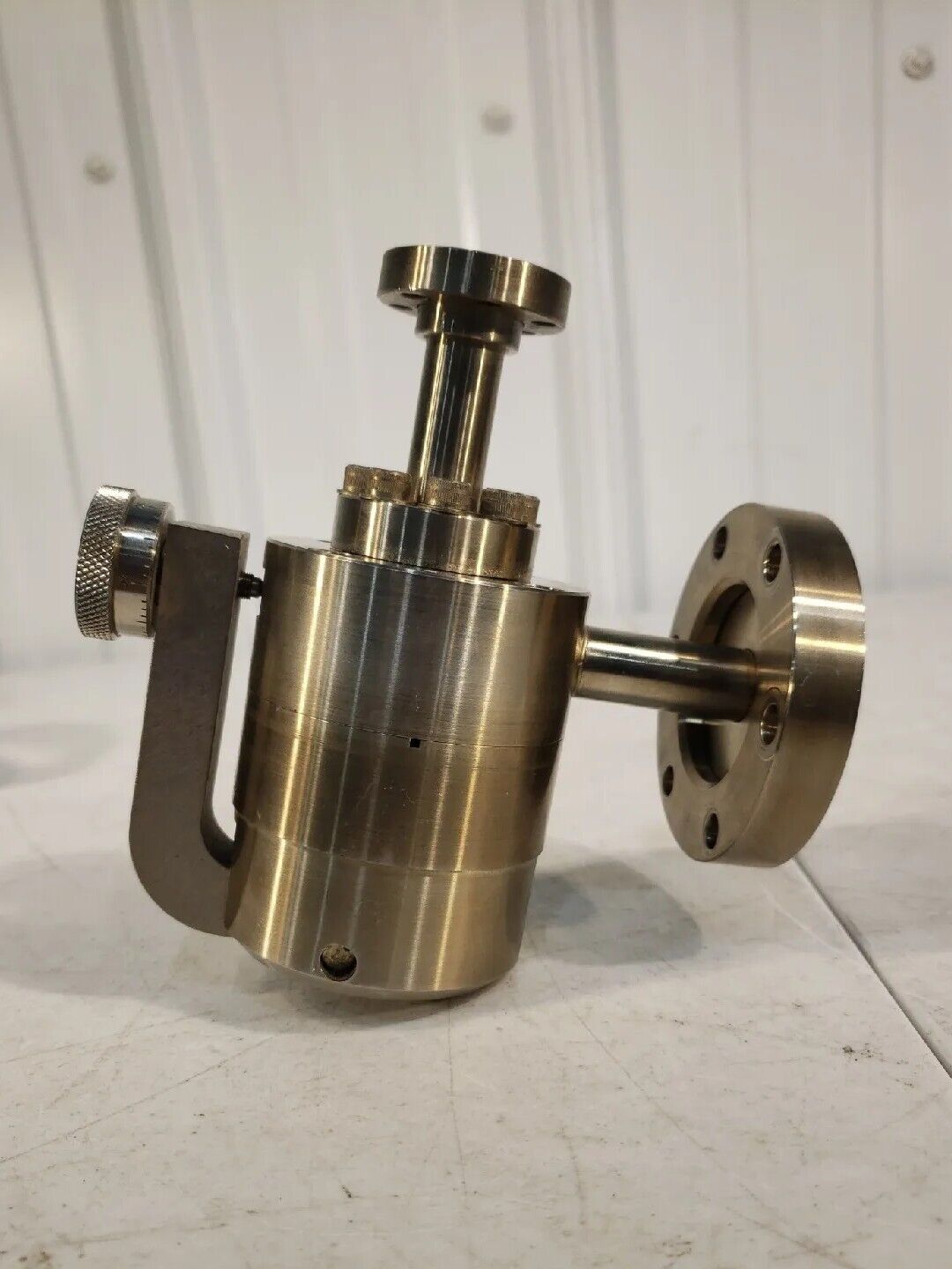 VacGen MD6 Right Angle Variable Leak Valve Rotatable Conflat High Vacuum