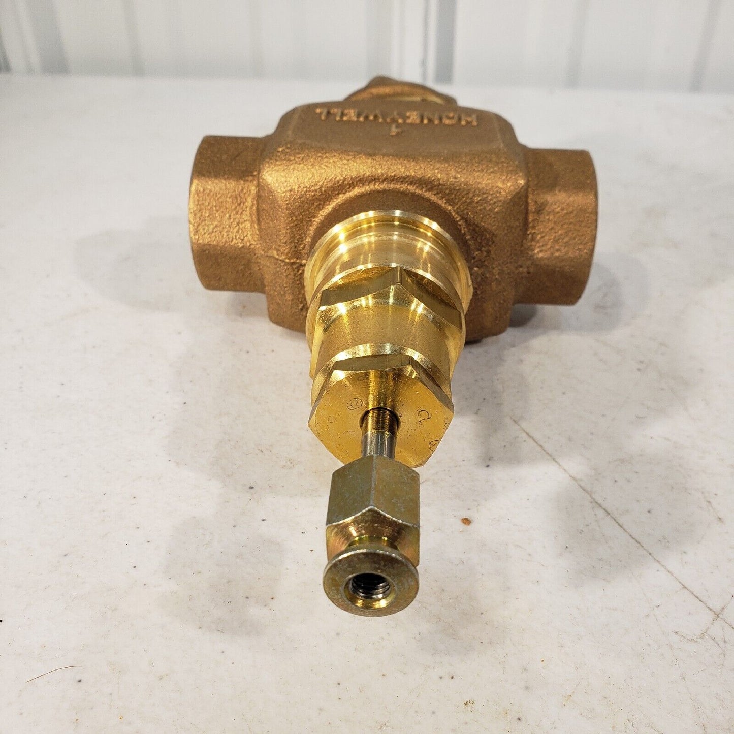 Honeywell V5011N 2063 2-way NPT Threaded Globe Valves Steam Valve Screwed