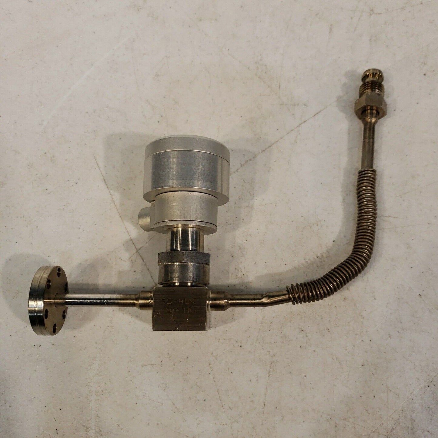 Nupro Swagelok SS-4BK-TW1C Bellows Sealed Valve, 1/4" VCR to 1.33" DN16CF CF