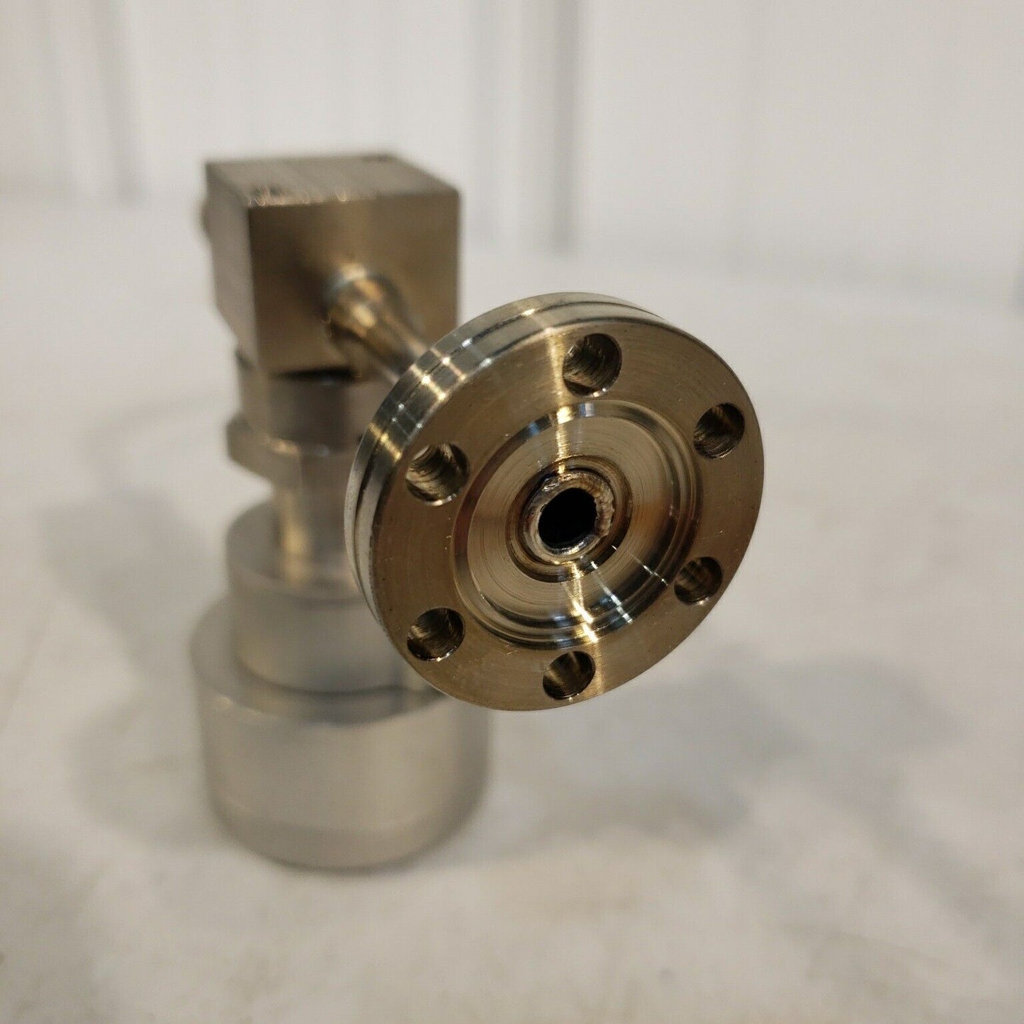 Nupro Swagelok SS-4BK-TW1C Bellows Sealed Valve, 1/4" VCR to 1.33" DN16CF CF