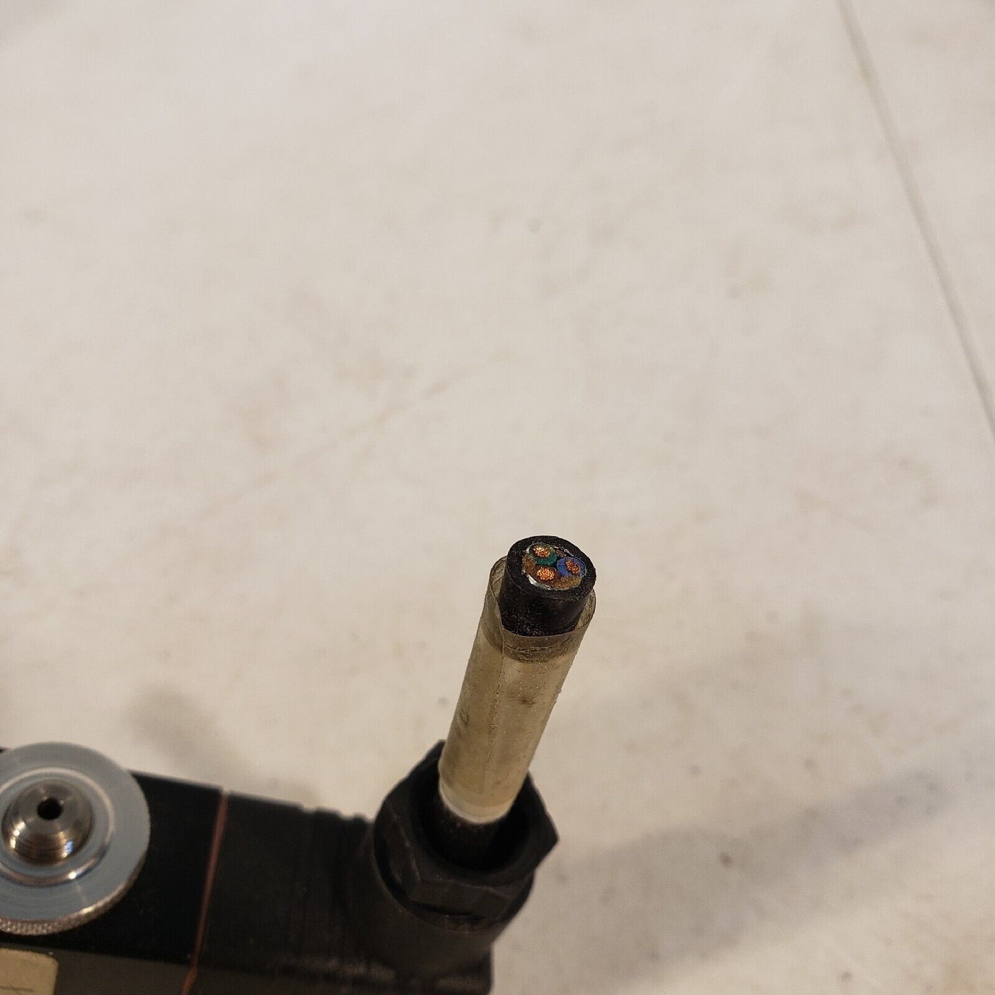 Pfeiffer Balzers Vacuum Vent Valve TSF 010 #W1268 PM Z01 010