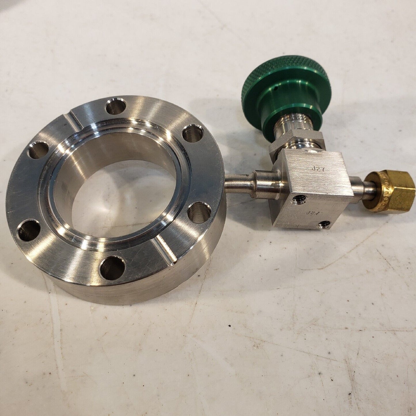 1/4" Swagelok SS-4H-TW Vacuum Vent Valve w/ Double Sided CF Flange 2.75"