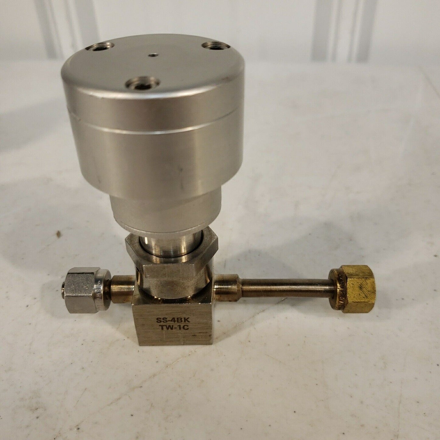 Swagelok SS-4BK-TW-1C Bellows Sealed Valve 1/4" Swagelok Stainless Steel