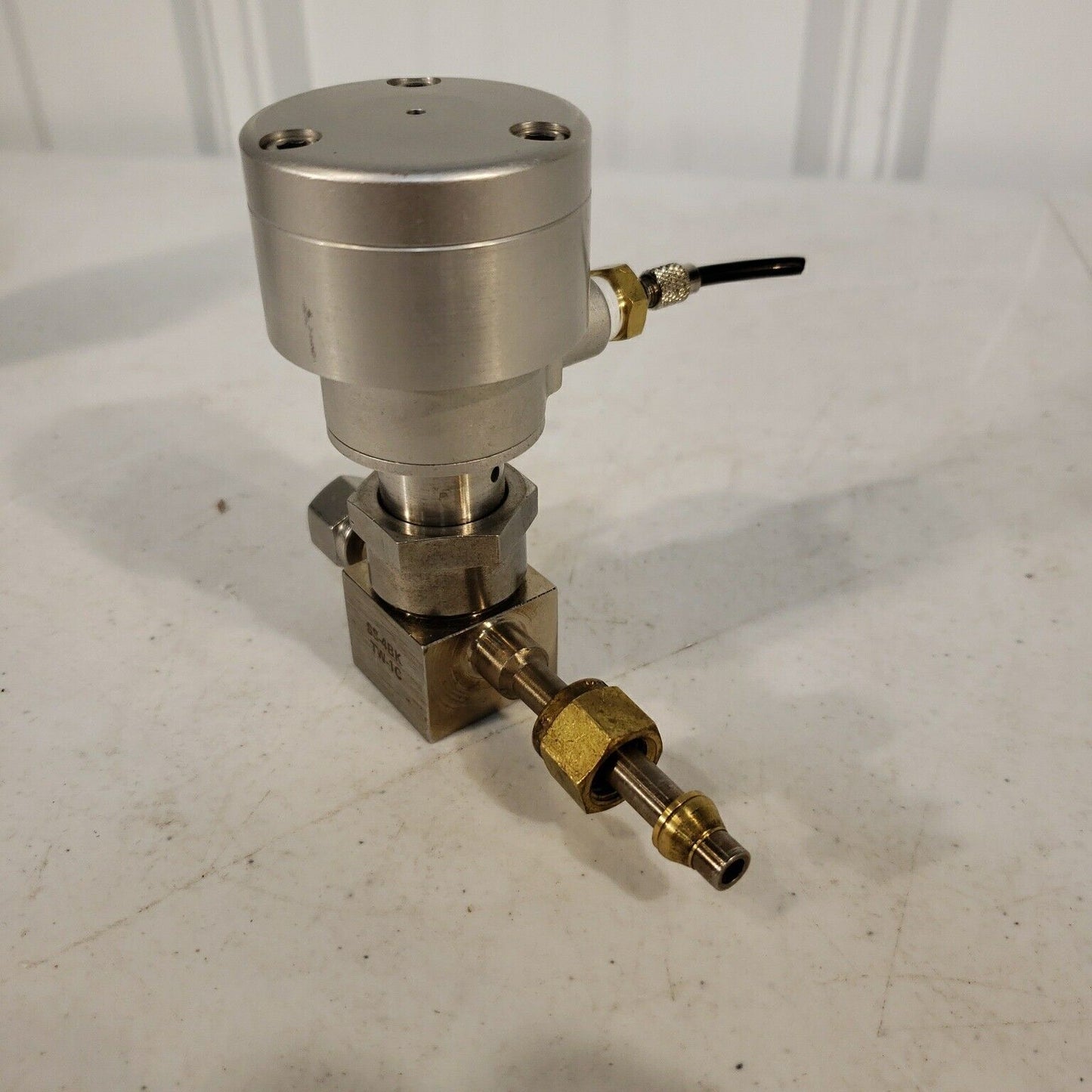 Swagelok SS-4BK-TW-1C Bellows Sealed Valve 1/4" Swagelok Stainless Steel