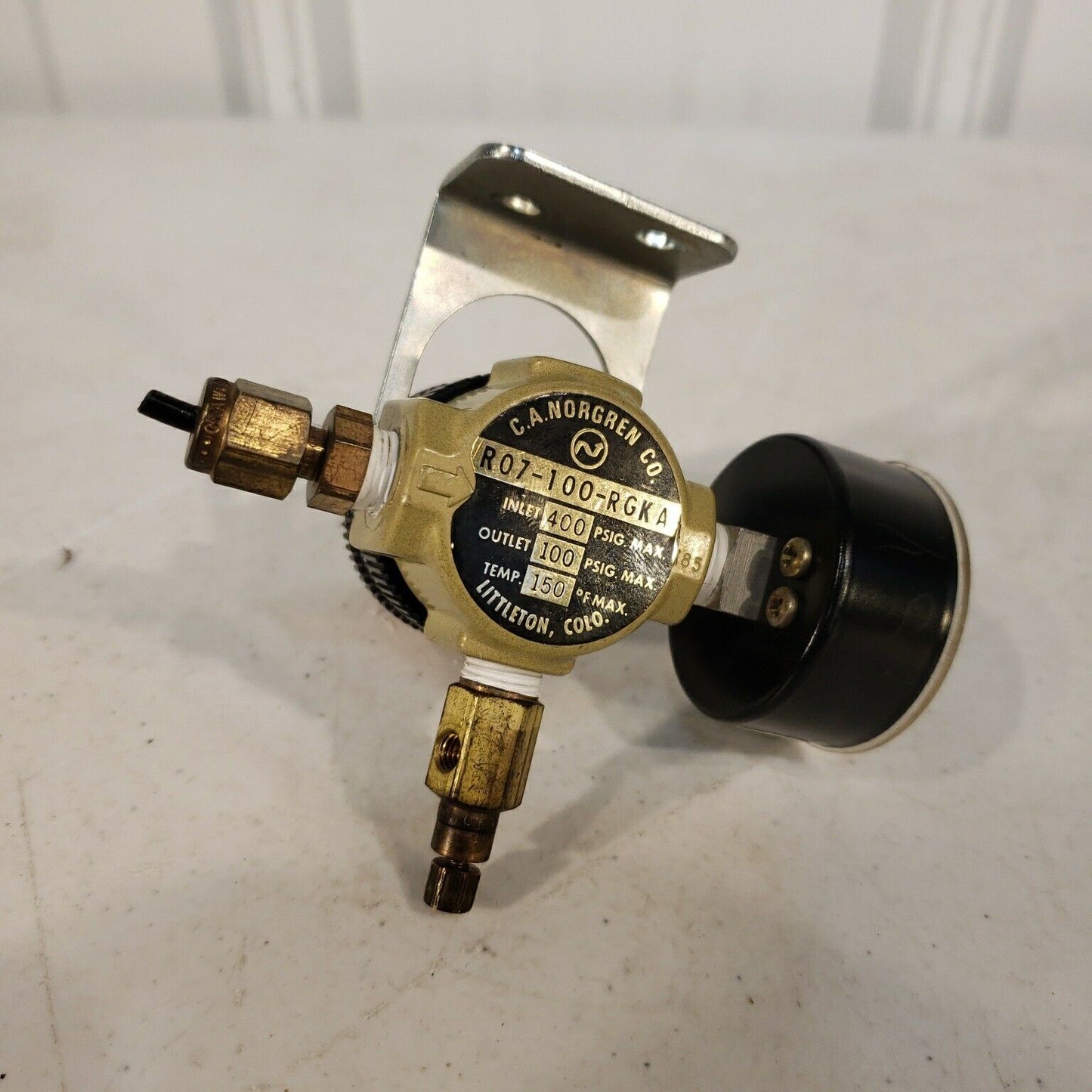 CA Norgren R07-100-RGKA Valve Regulator w/PSI Gauge
