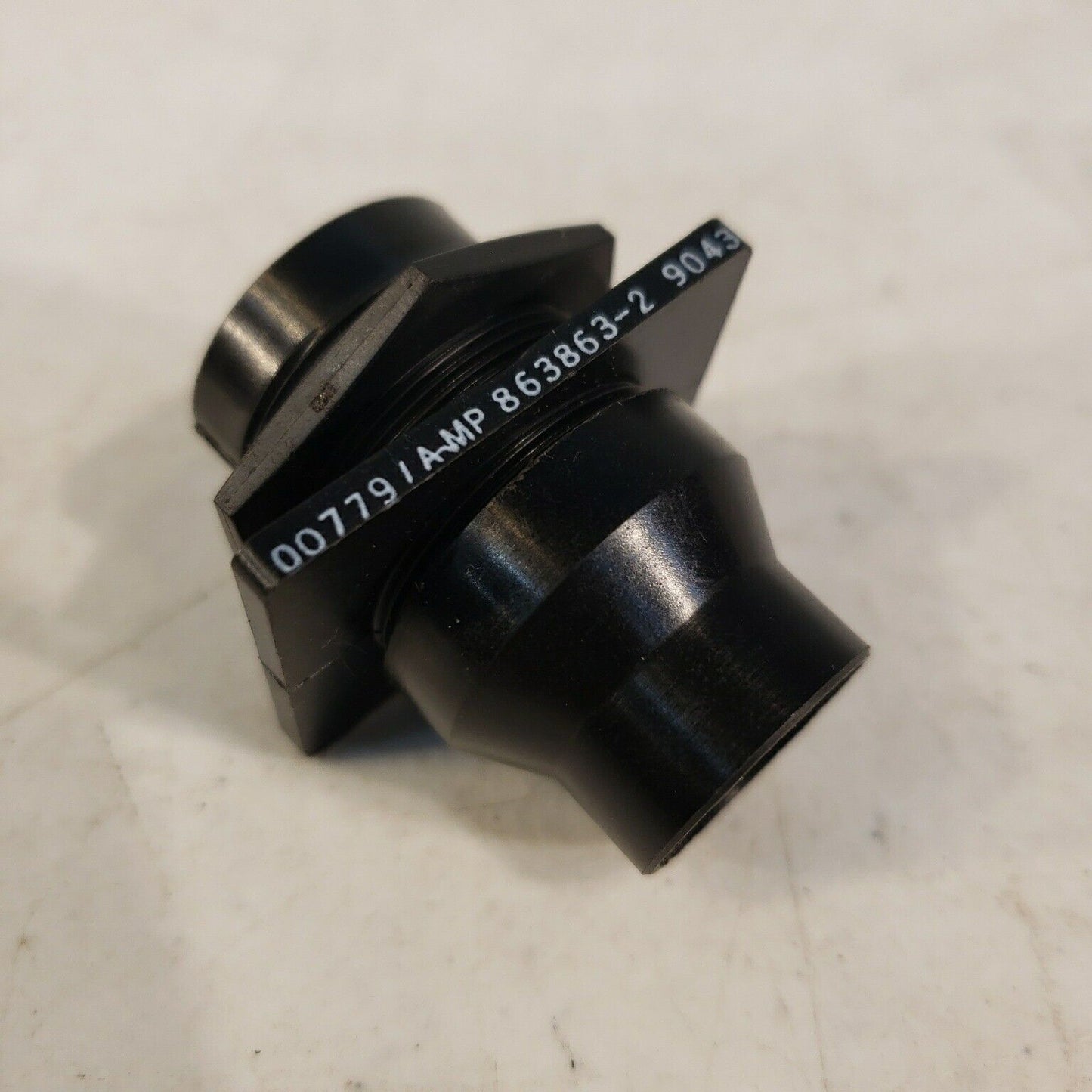 AMP 863863 13-pin Circular Connector 22-28 AWG