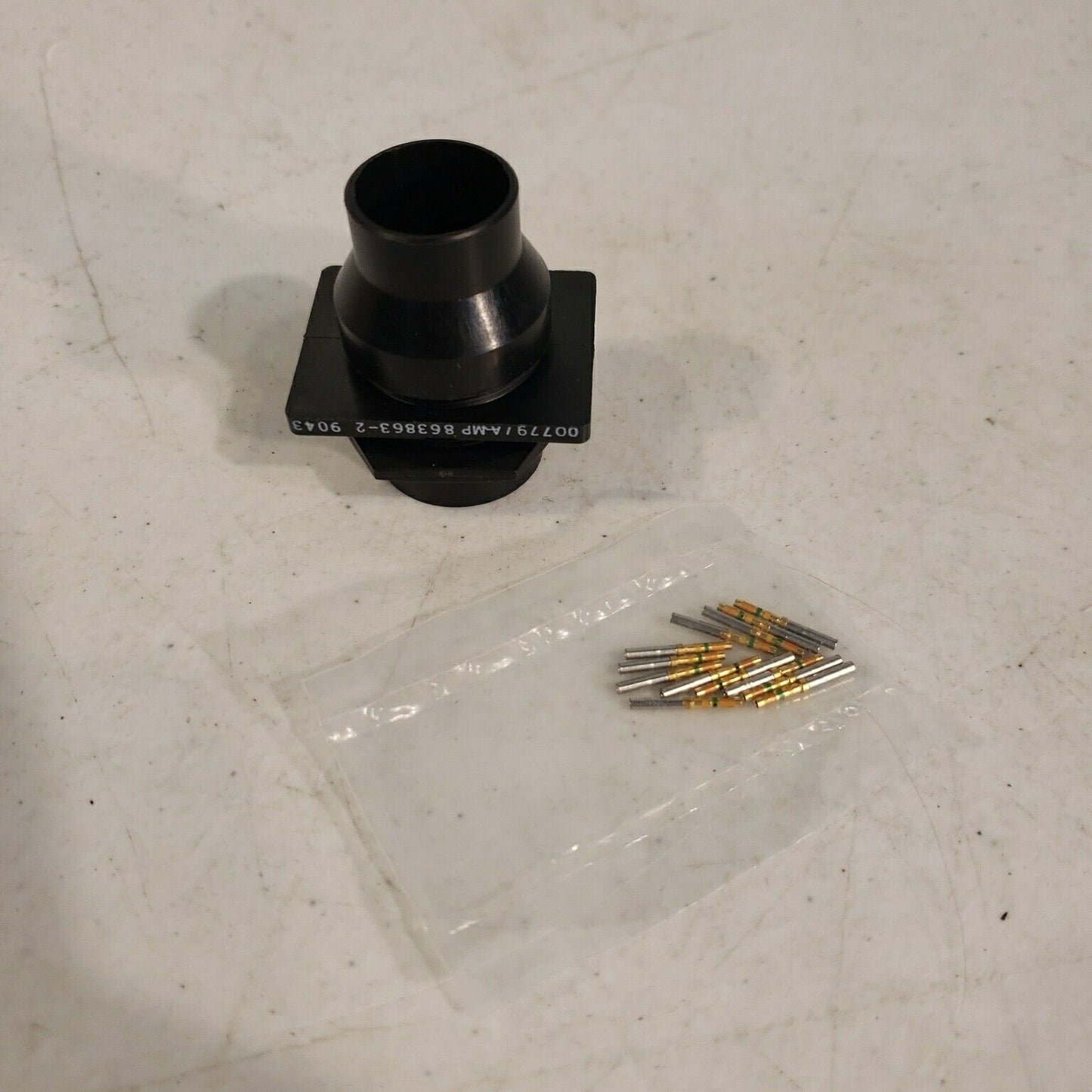 AMP 863863 13-pin Circular Connector 22-28 AWG