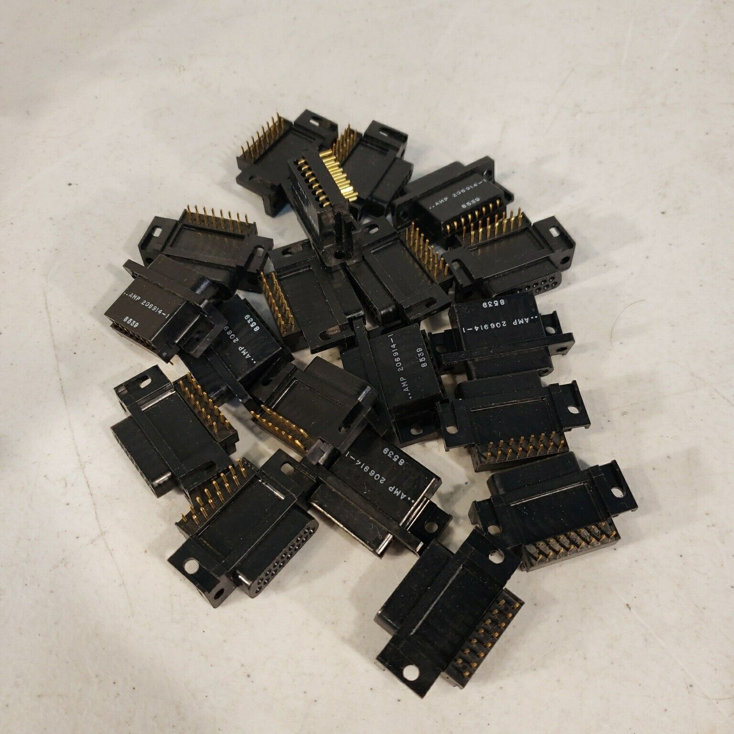 LOT OF 19-- AMP DB15 D-Sub Female Right Angle Connector Assembly Pin Header Plug