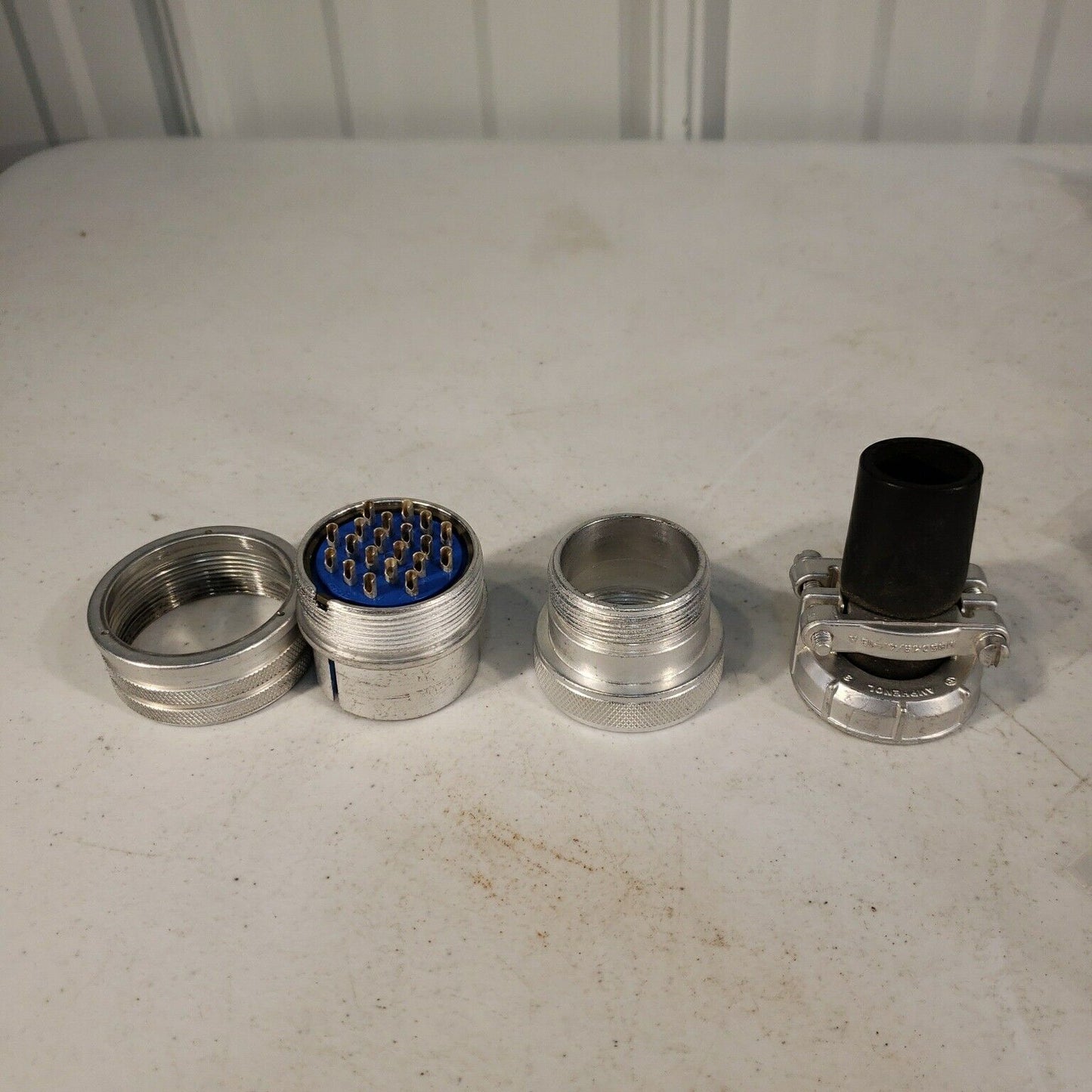 Amphenol 97-28-16P with Cable Clamp 97-3057-1016