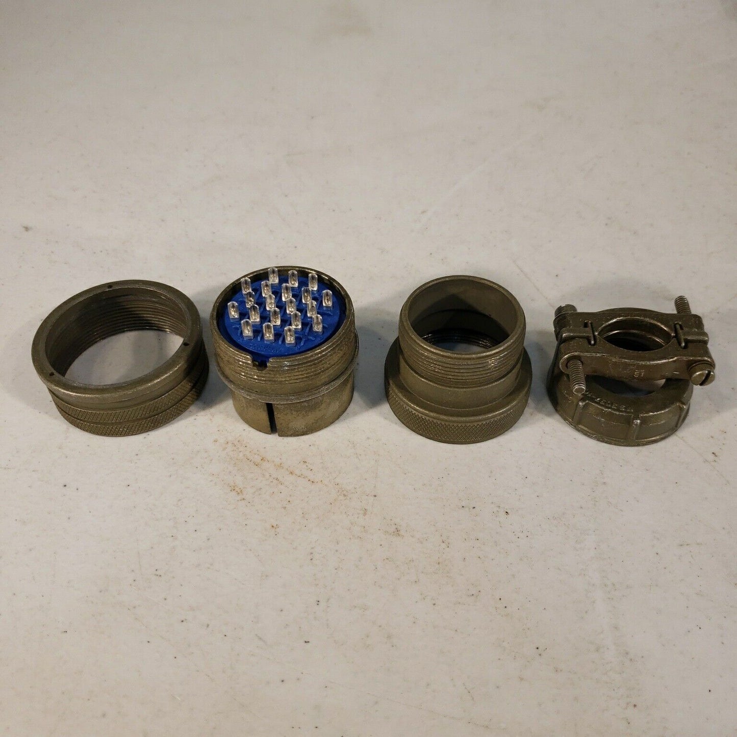 Amphenol 97-3057-1016 with 28-16PR Male 20 Pin Connector