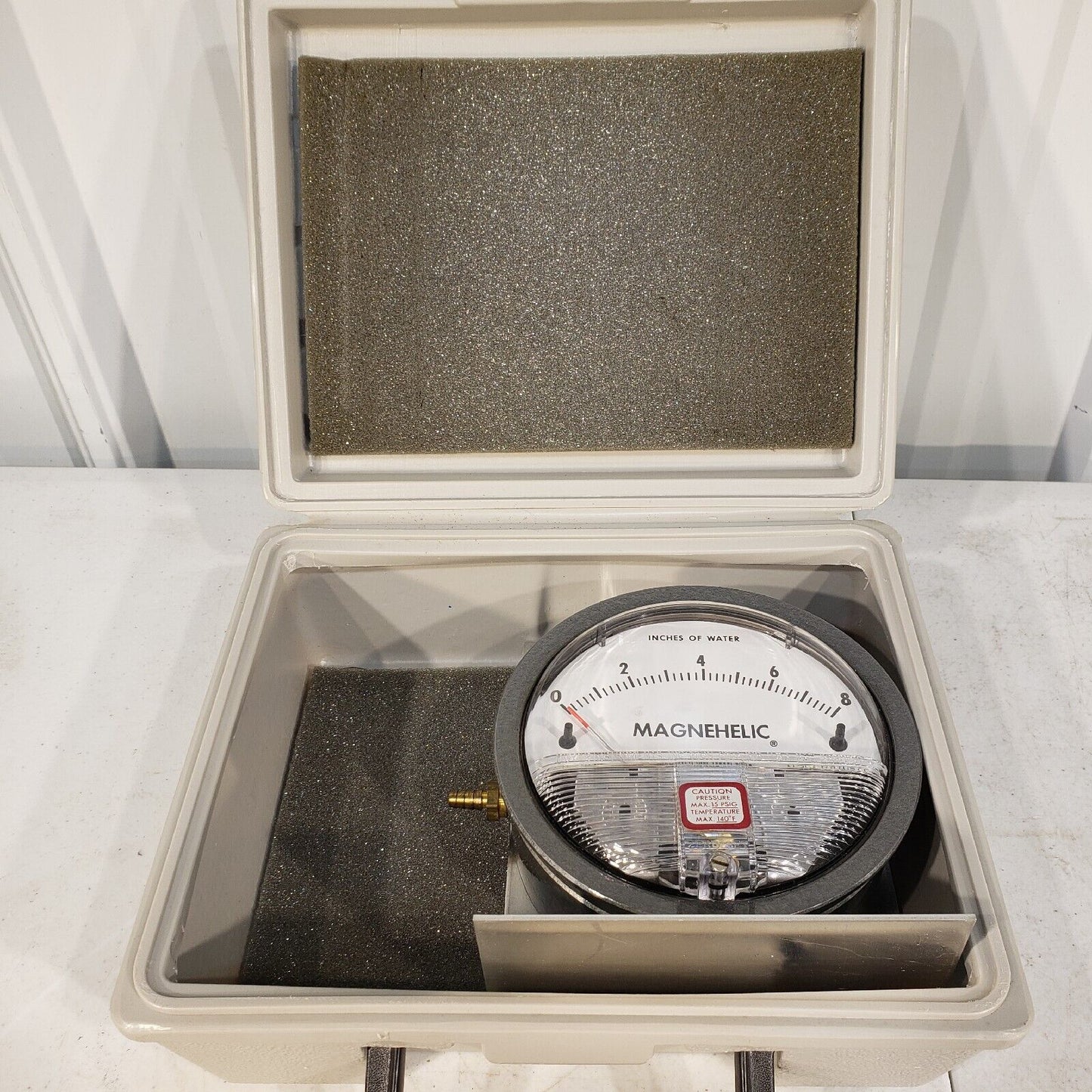 Dwyer 2008C Magnehelic Differential Pressure Gauge Max 15 PSIG Max 140⁰F